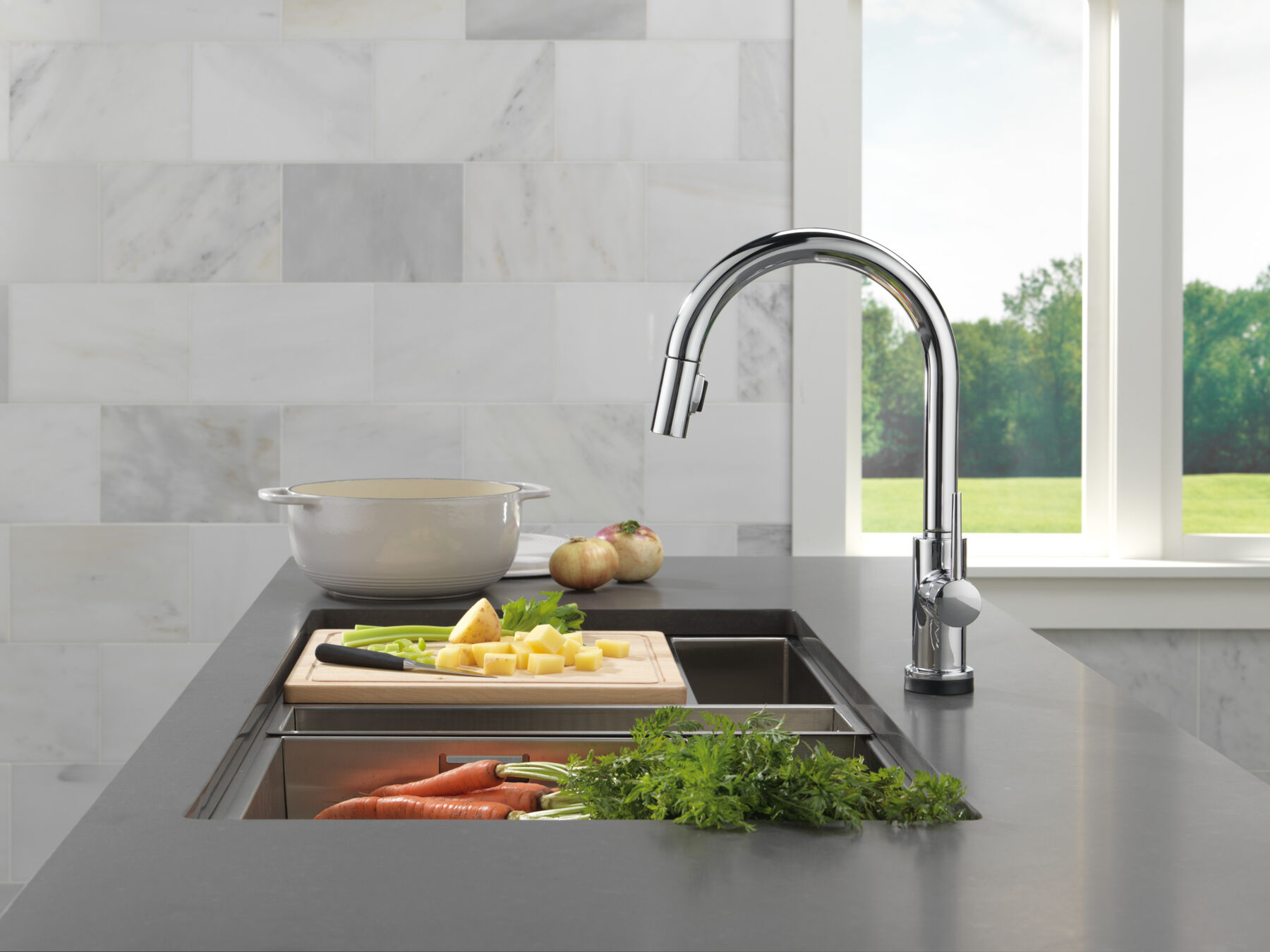 VoiceIQ® Kitchen Faucet with Touch<sub>2</sub>O® Technology with Touchless Technology, image 15