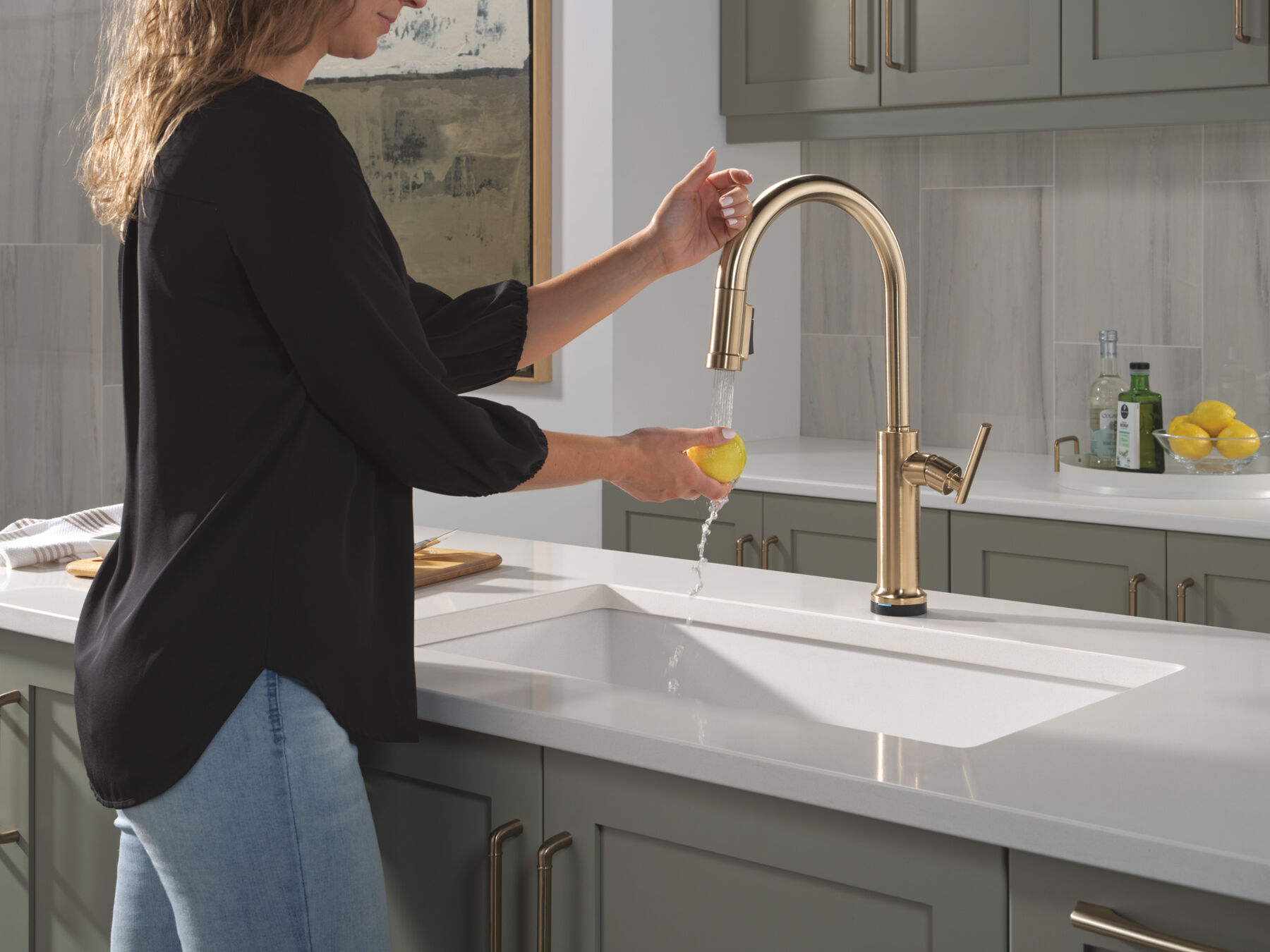 Touch2O&reg; Technology Kitchen Faucet with Touchless Technology