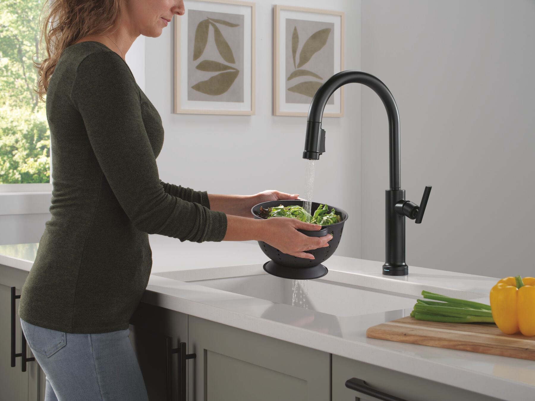 Touch2O&reg; Technology Kitchen Faucet with Touchless Technology