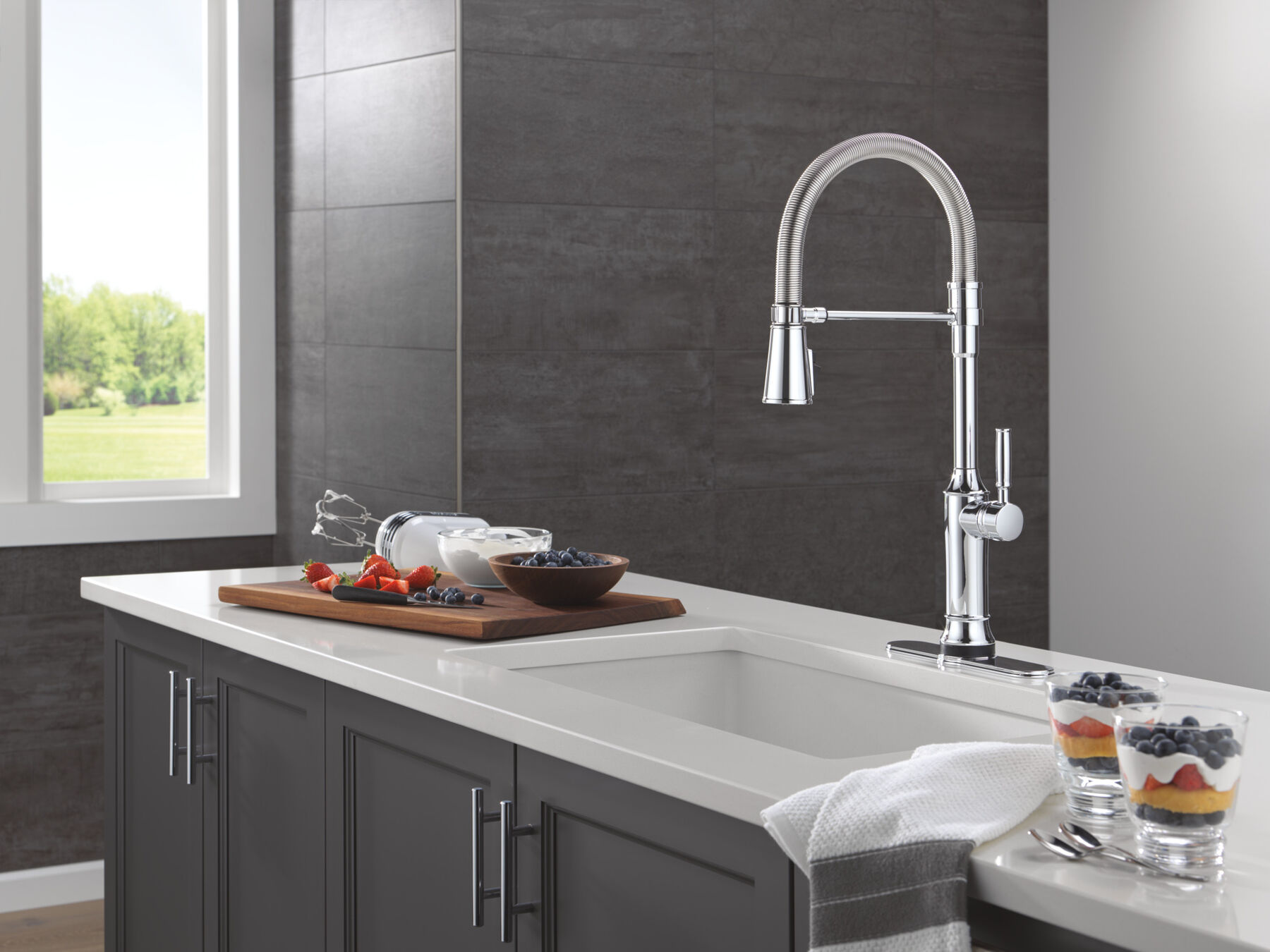 Touch2O® Technology Kitchen Faucet with Touchless Technology, image 11
