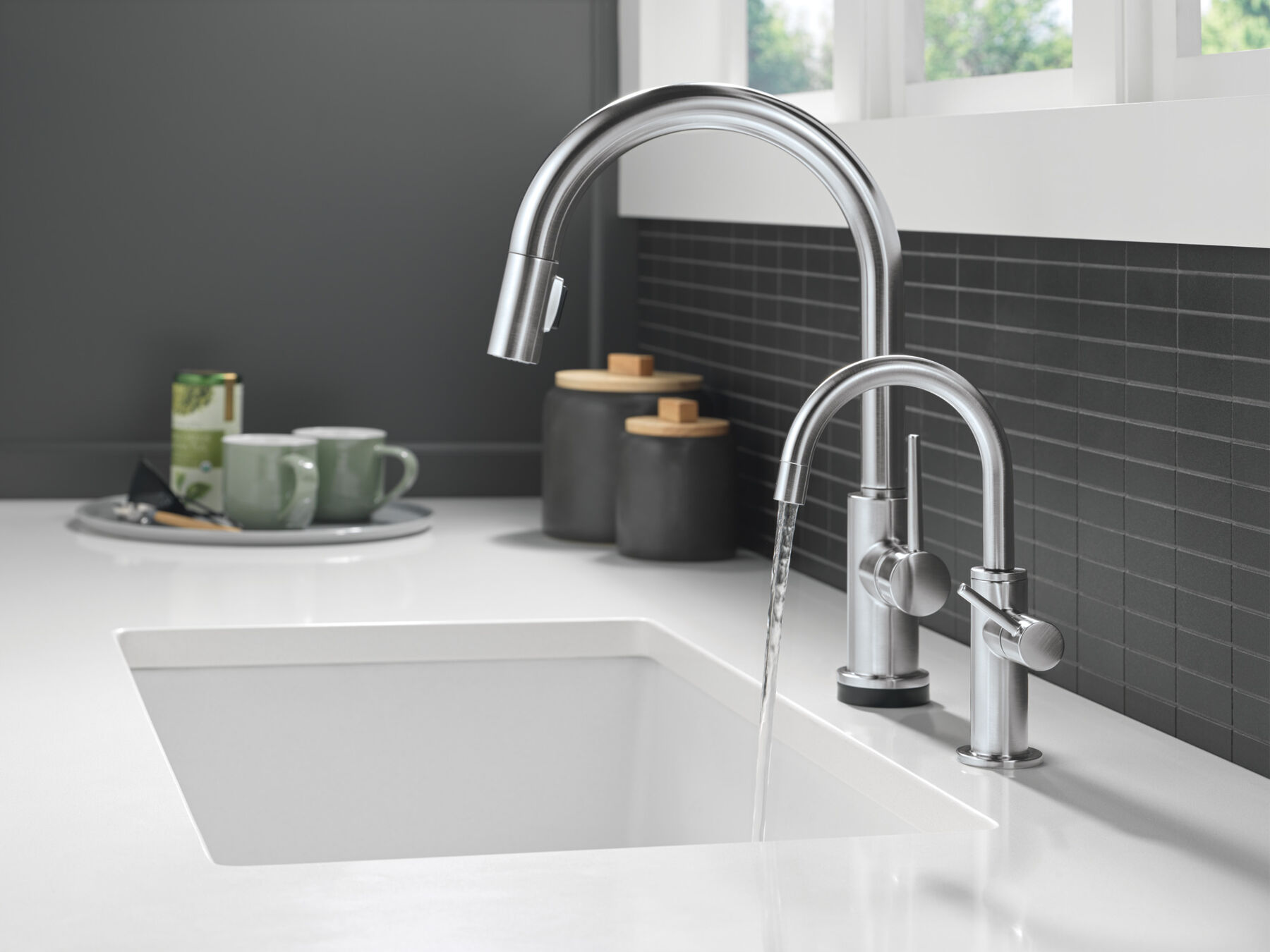 Touch<sub>2</sub>O® Technology Kitchen Faucet with Touchless Technology, image 11