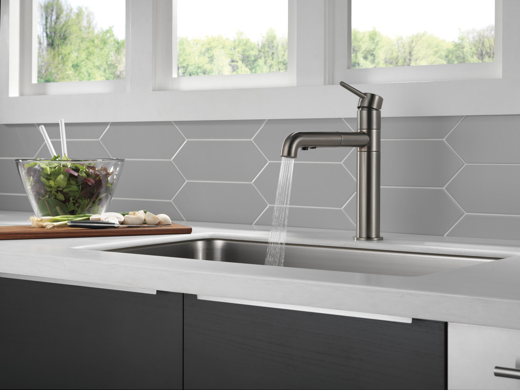 Single Handle Pull-Out Kitchen Faucet, image 3