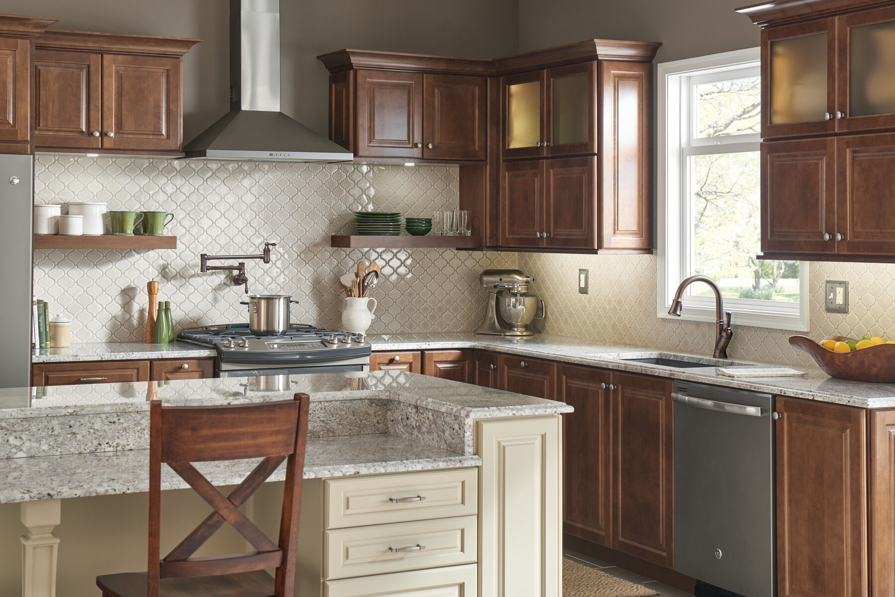 Single Handle Pull-Down Kitchen Faucet with Touch<sub>2</sub>O® and ShieldSpray® Technologies, image 1