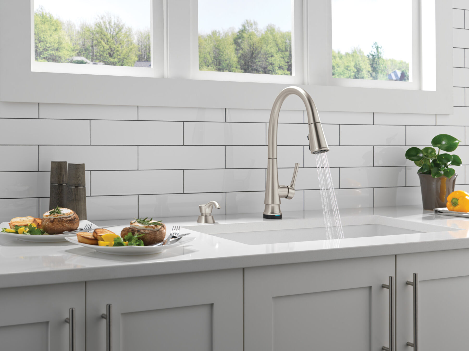 Single Handle Pull-Down Touch<sub>2</sub>O® Technology Kitchen Faucet with Touchless Technology and Soap Dispenser, image 9