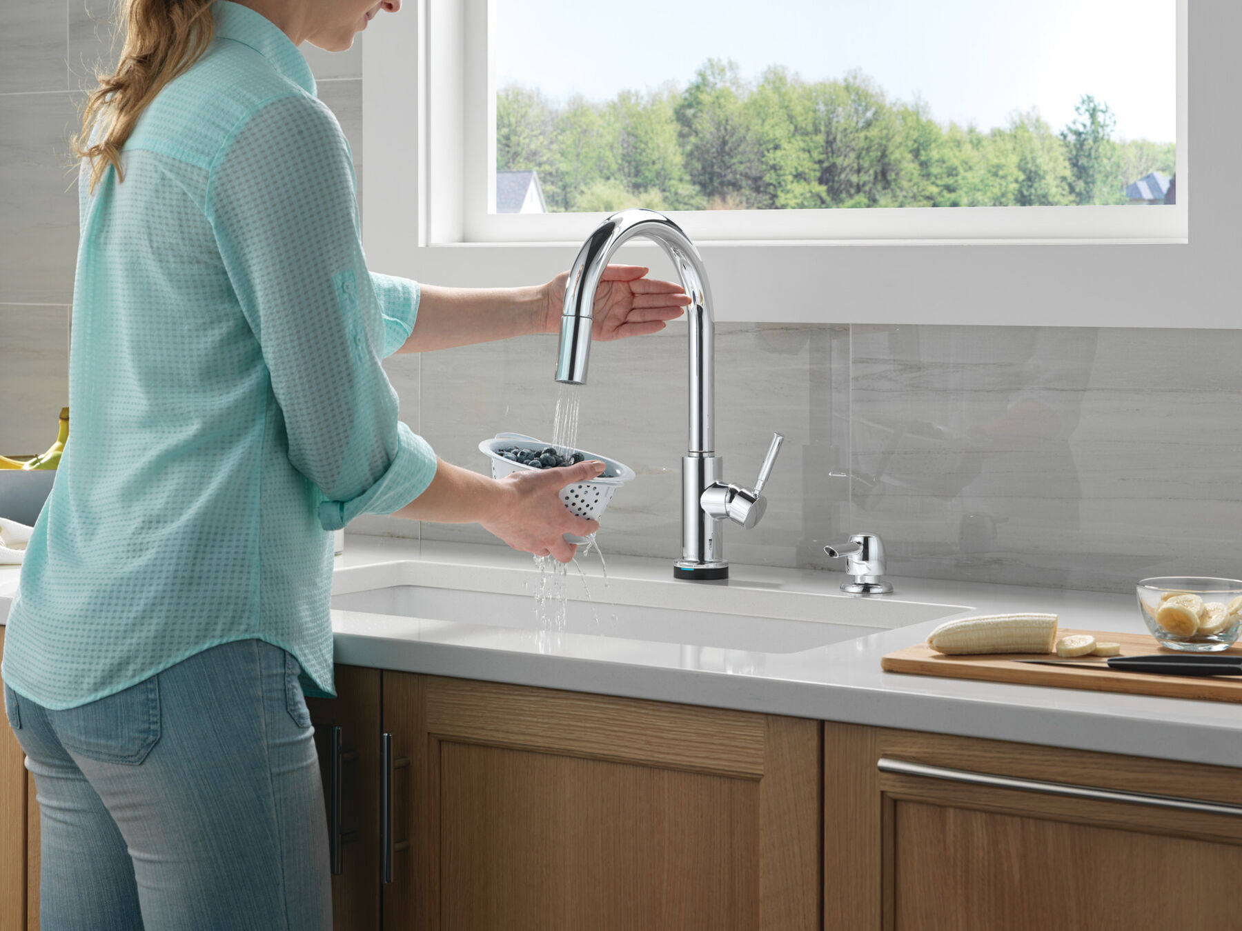 Single Handle Pull-Down Touch<sub>2</sub>O® Technology Kitchen Faucet with Touchless Technology, image 5