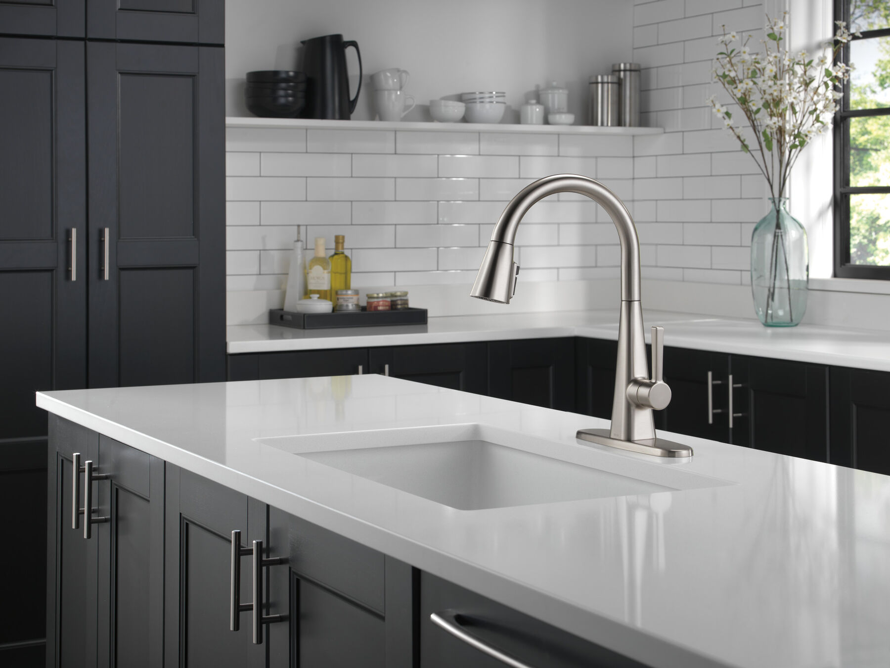 Single-Handle Pull-Down Kitchen Faucet, image 2