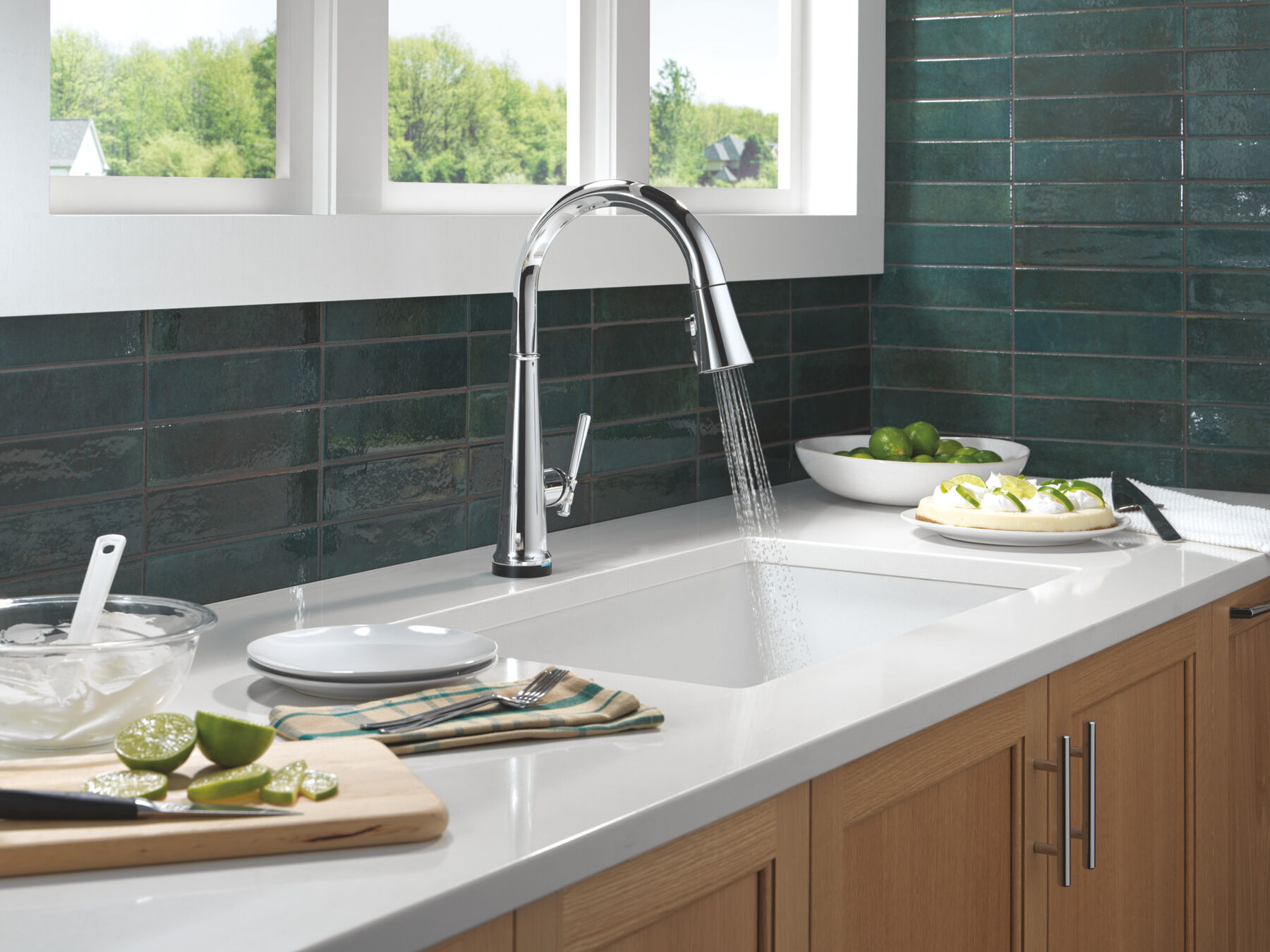 Touch<sub>2</sub>O® Technology Kitchen Faucet with Touchless Technology, image 15