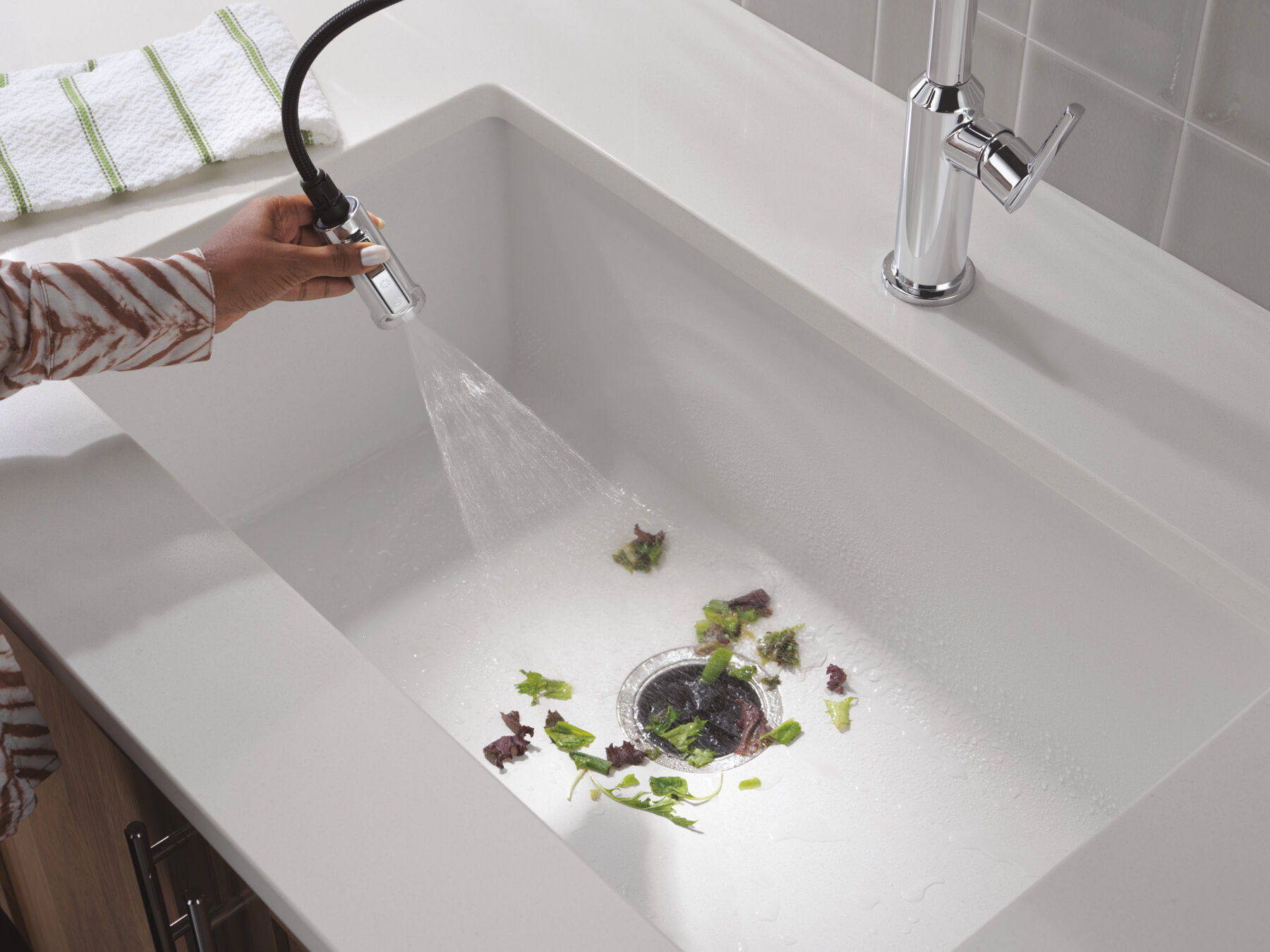 Single Handle Pull-Down Kitchen Faucet, image 4