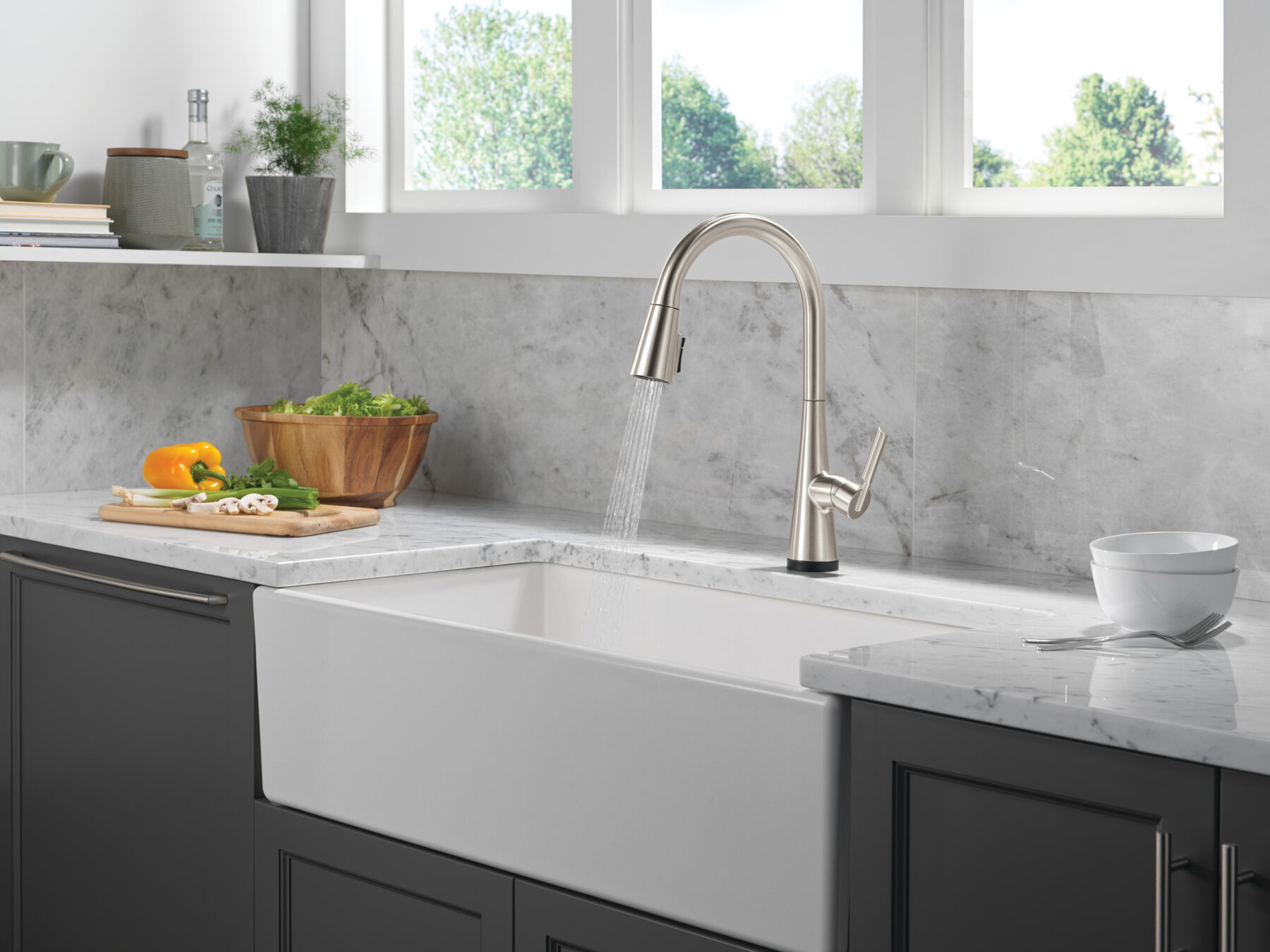 Single Handle Kitchen Pull-Down Faucet with Touch<sub>2</sub>O&reg; Technology (Recertified)