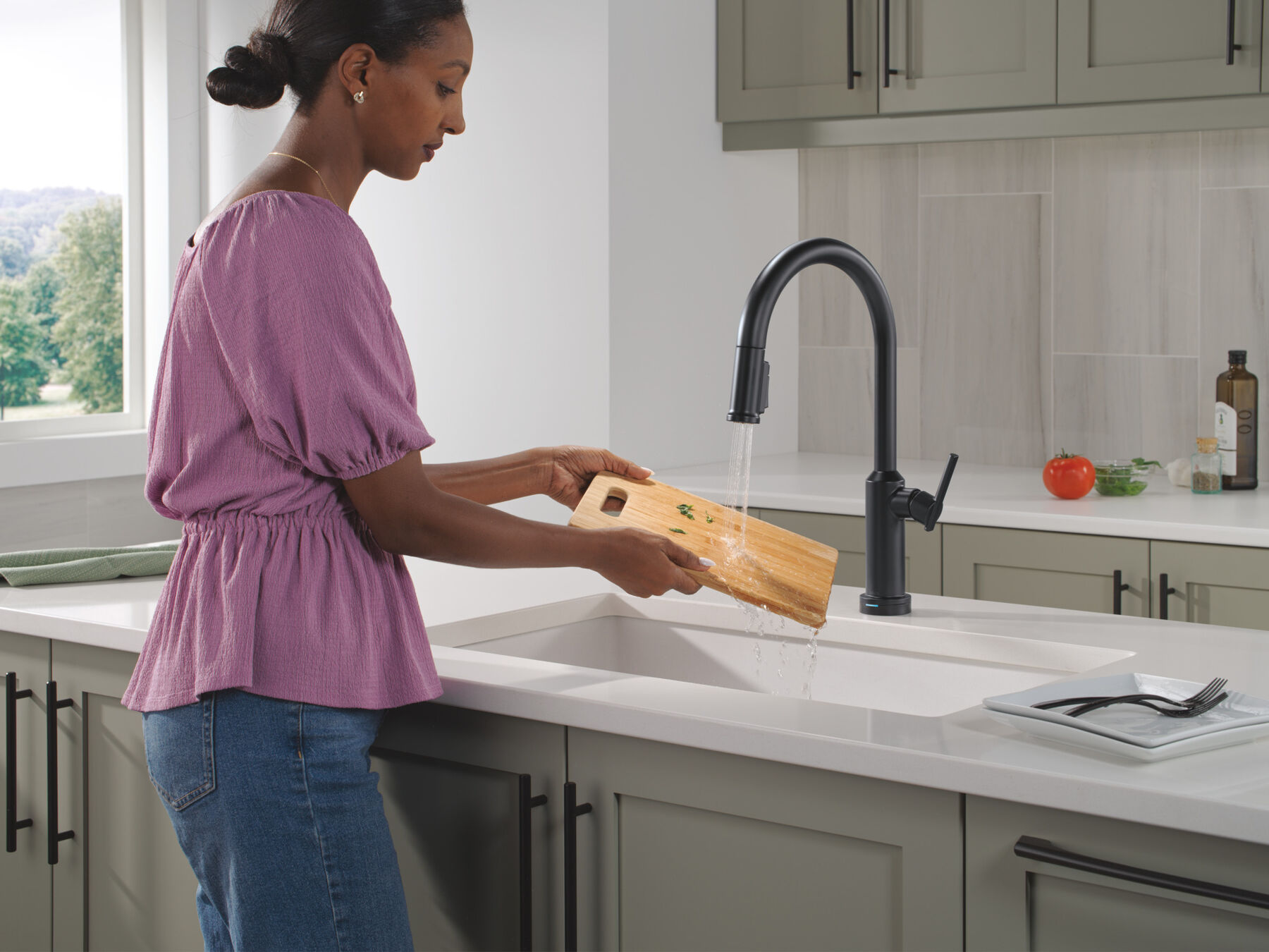 Touch2O&reg; Technology Kitchen Faucet with Touchless Technology, image 5