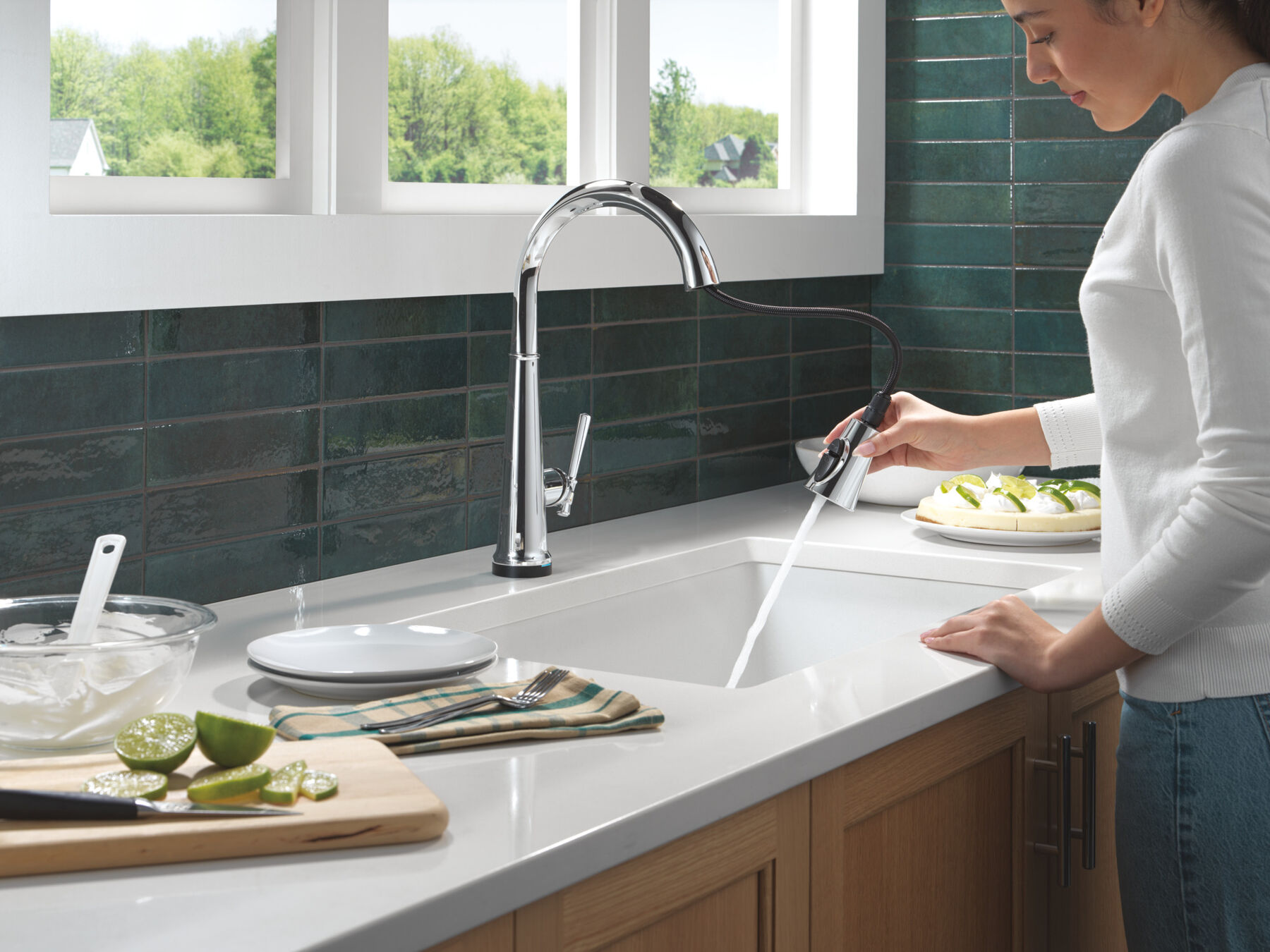 Touch<sub>2</sub>O® Technology Kitchen Faucet with Touchless Technology, image 4