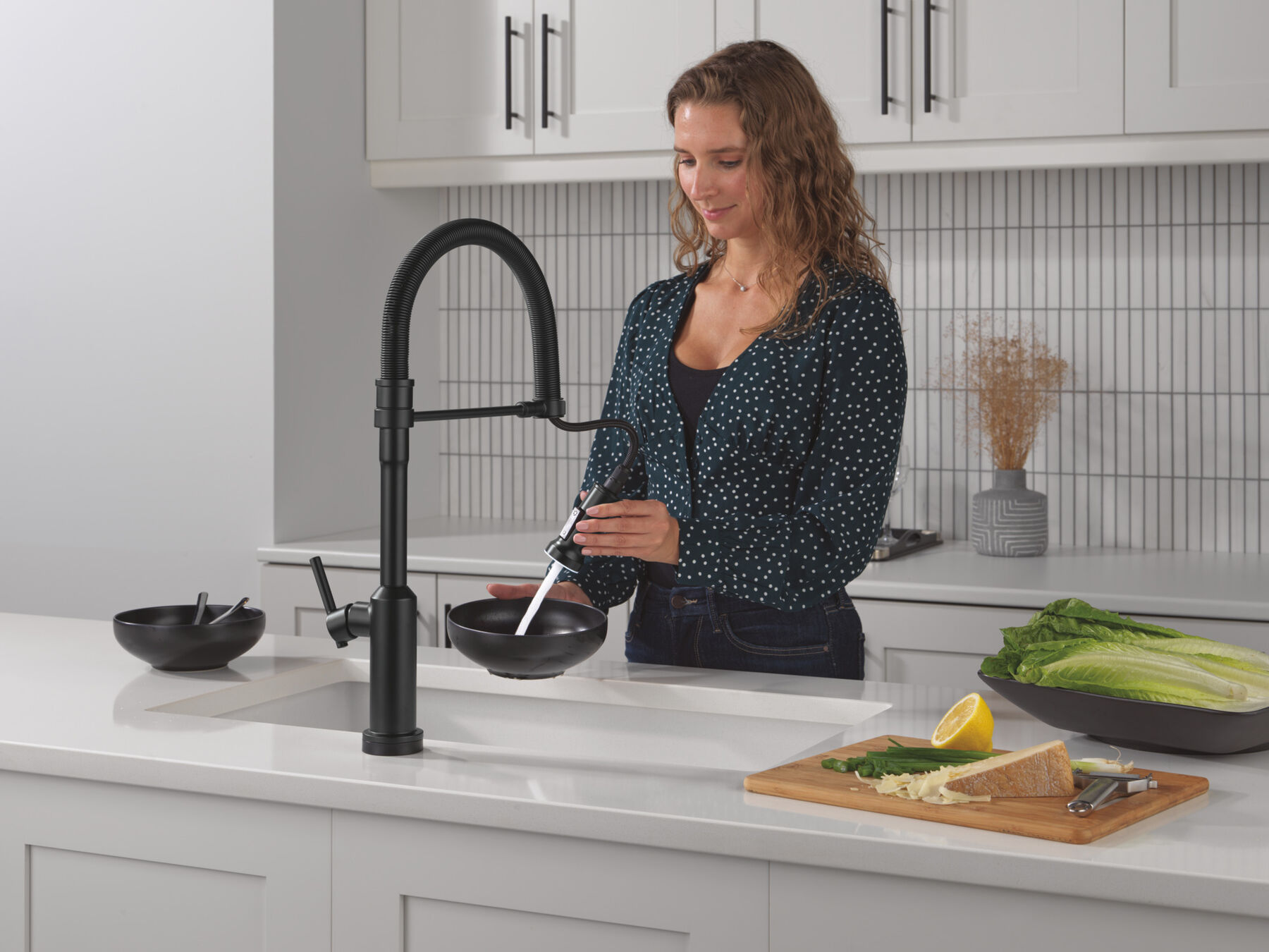 Touch2O&reg; Technology Kitchen Faucet with Touchless Technology, image 4