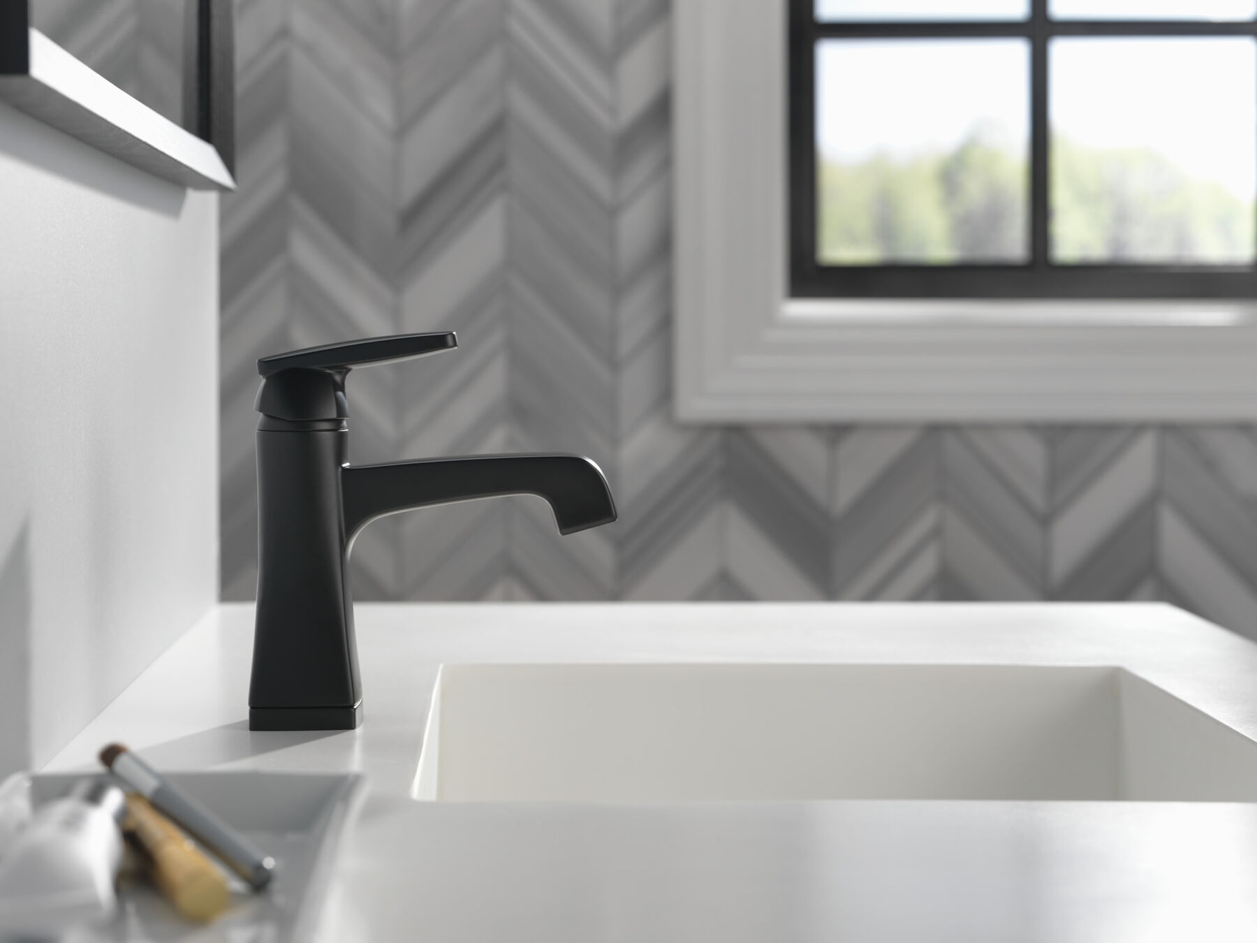 Single-Hole Bathroom Faucet (Recertified)