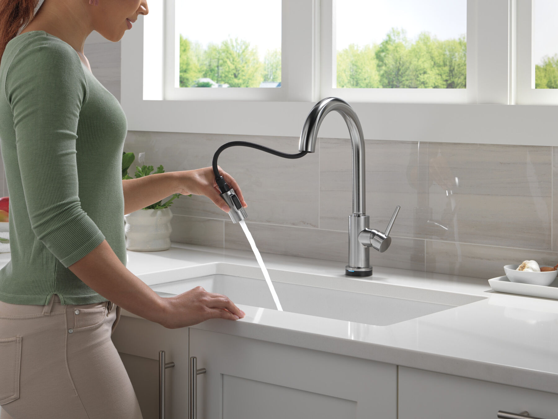 Touchless Pull-Down Kitchen Faucet (Recertified)