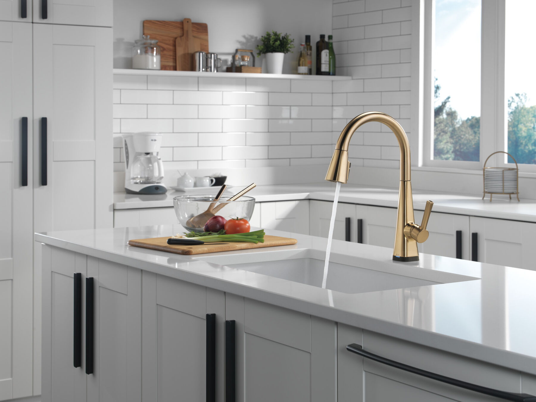 Single-Handle Pull-Down Kitchen Faucet with Touch<sub>2</sub>O® Technology, image 10