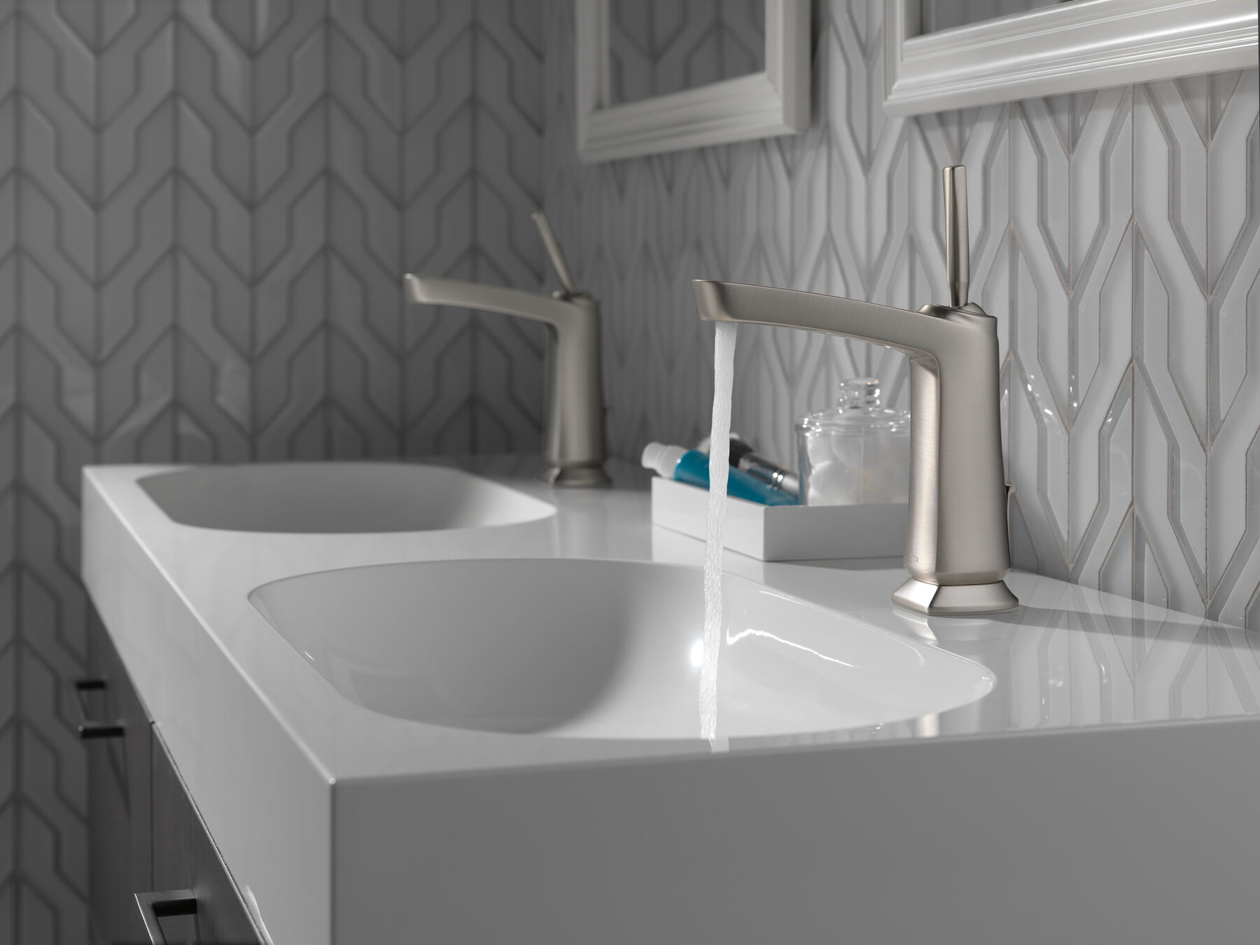 Single Handle Centerset Bathroom Faucet, image 4