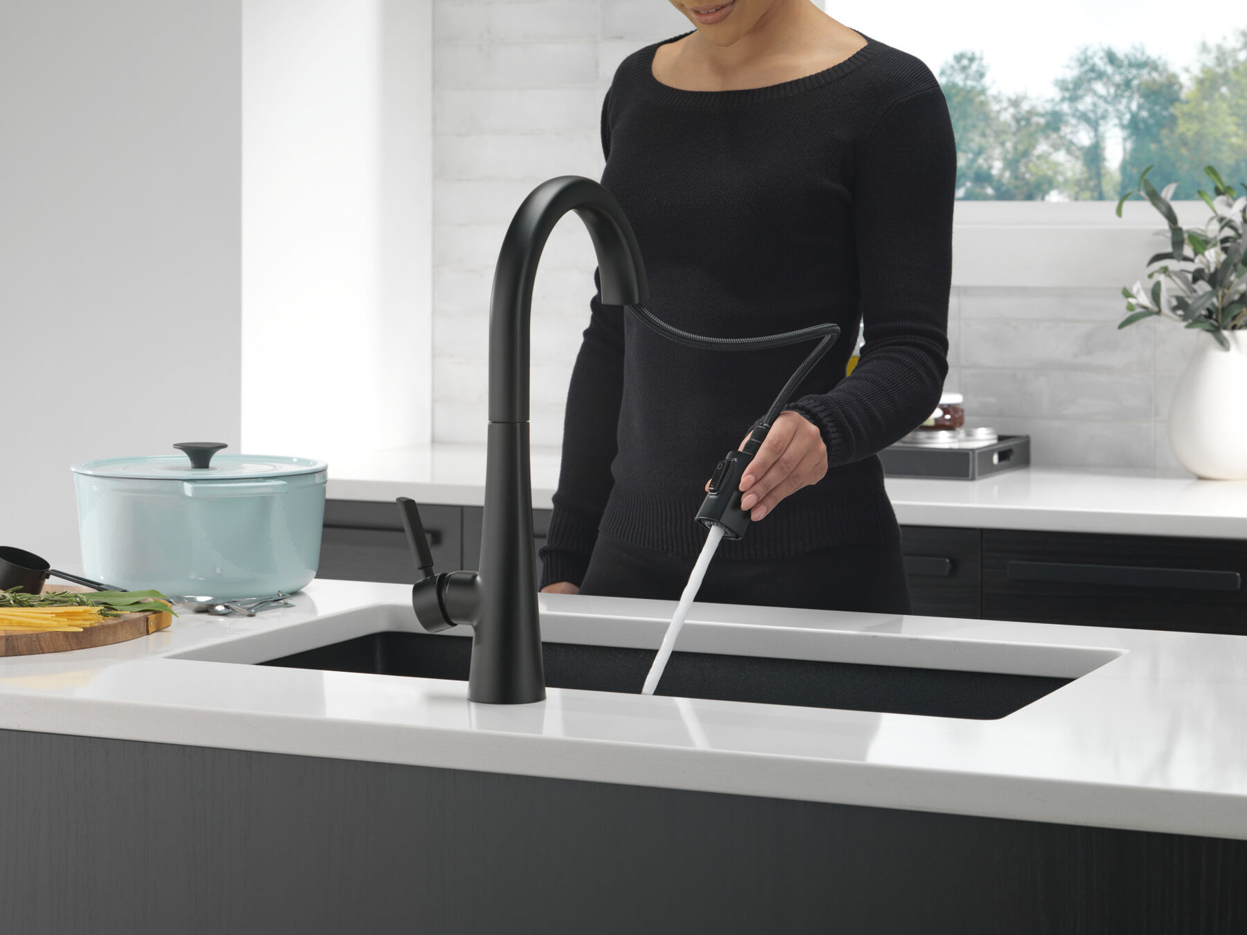 Single Handle Pull-Down Kitchen Faucet, image 3