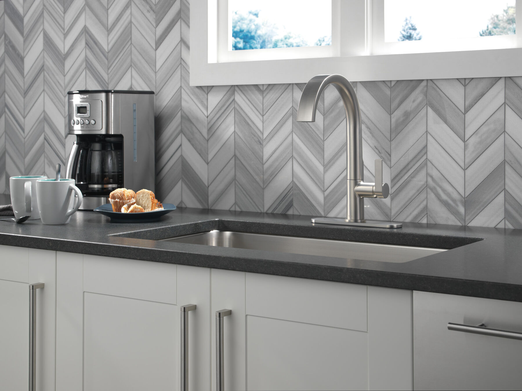 Single-Handle Pull-Down Kitchen Faucet, image 2