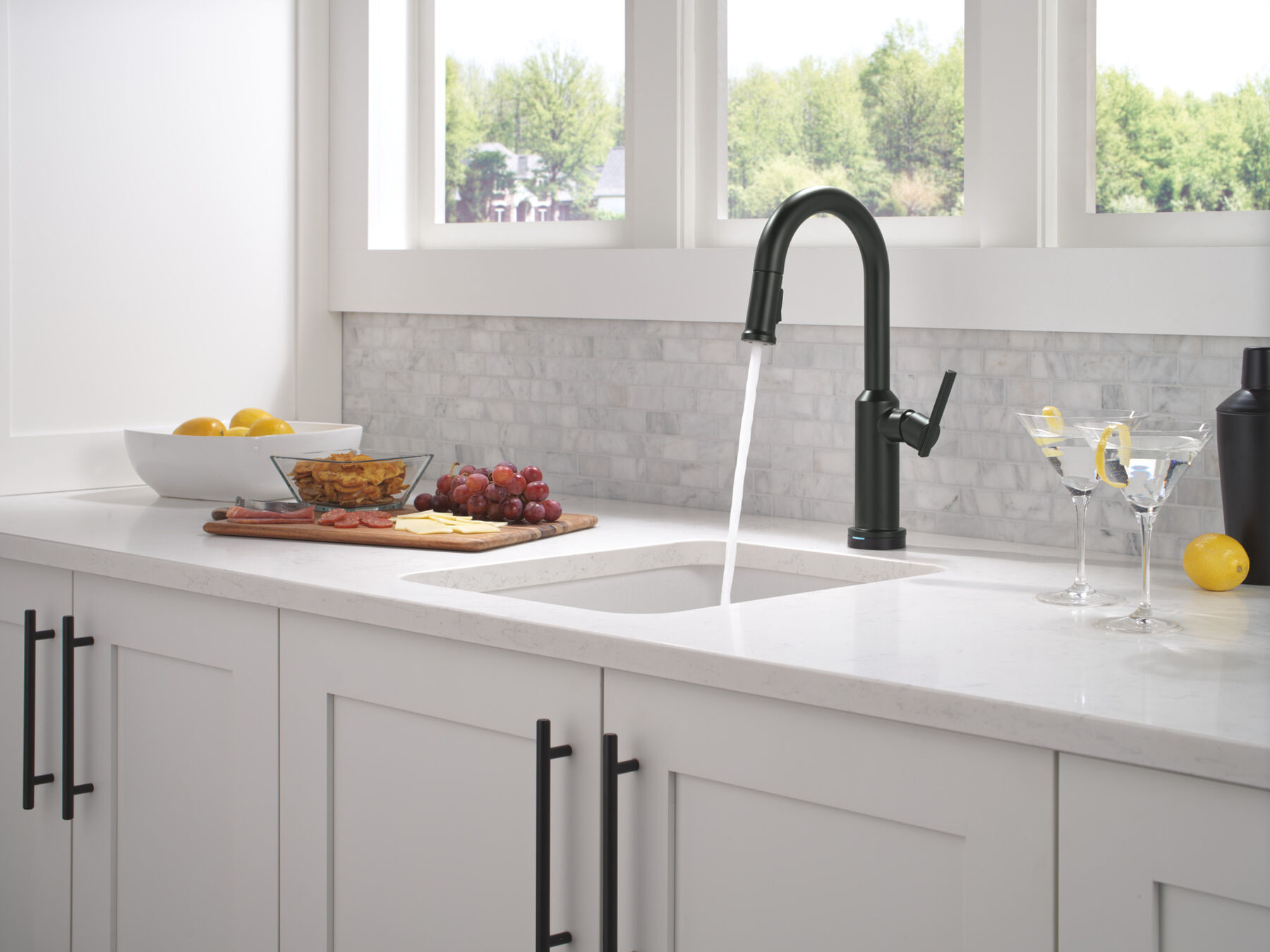Touch2O&reg; Bar / Prep Faucet with Touchless Technology, image 10