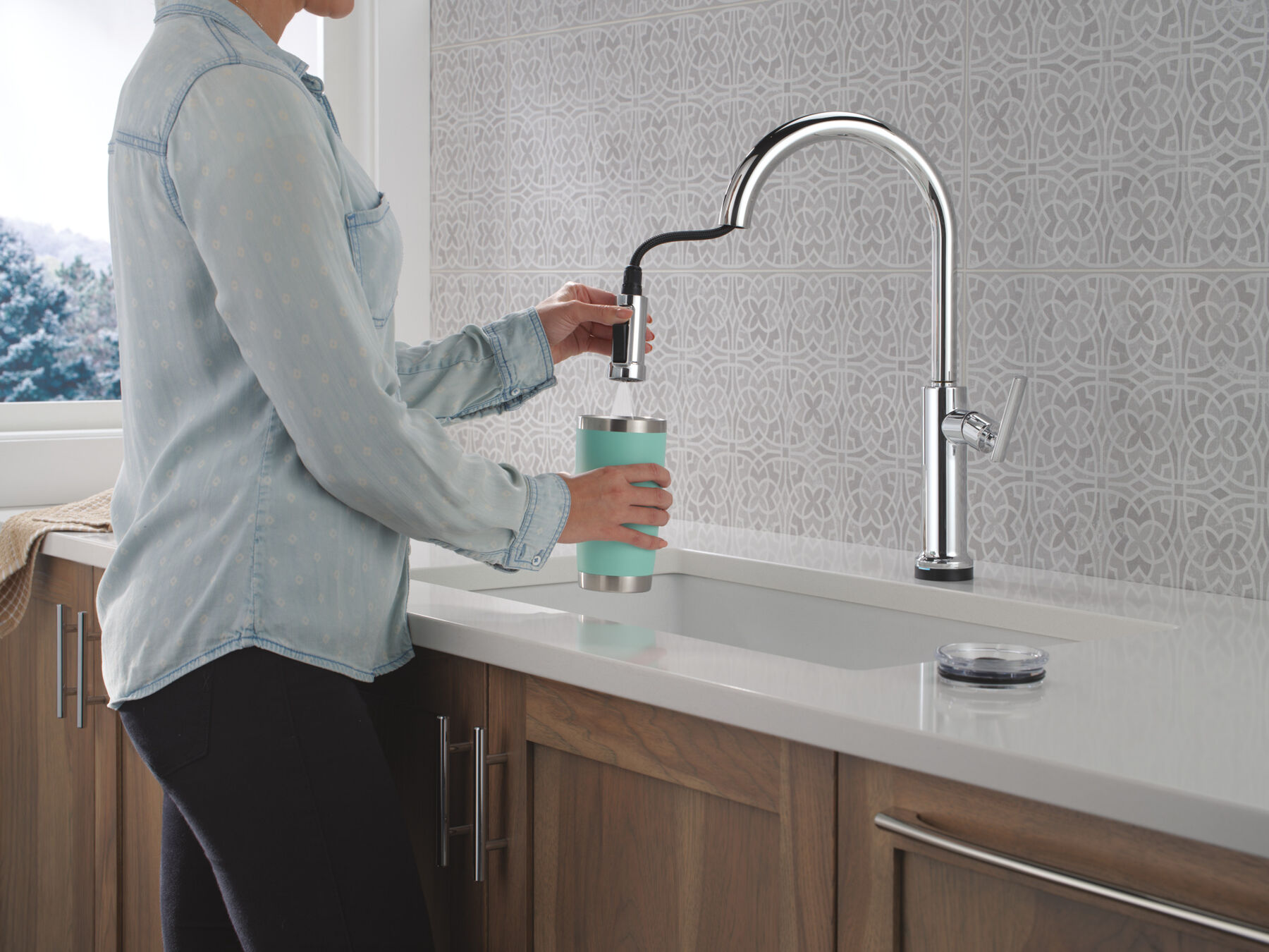 Touch2O&reg; Technology Kitchen Faucet with Touchless Technology