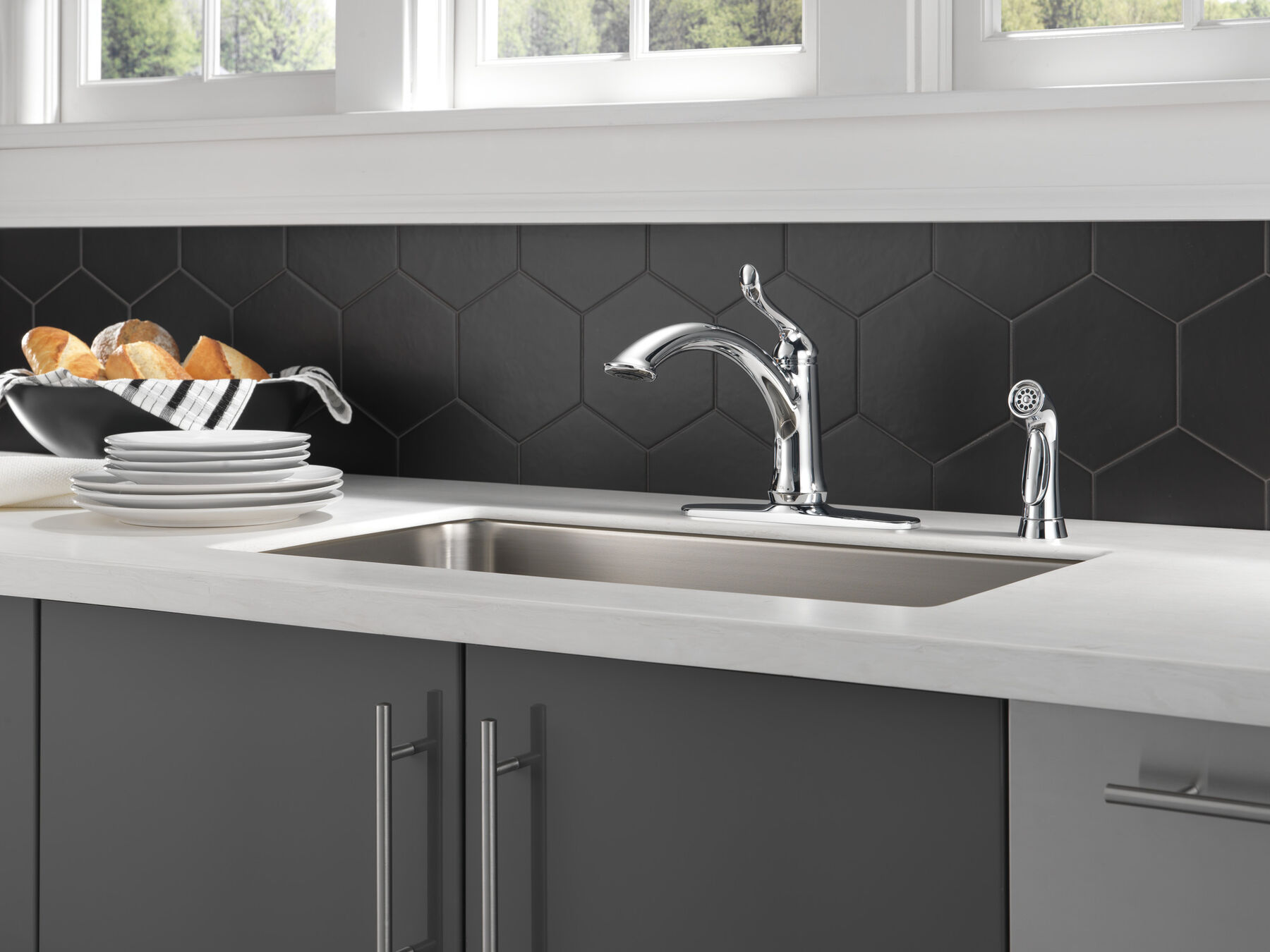 Single Handle Kitchen Faucet with Spray