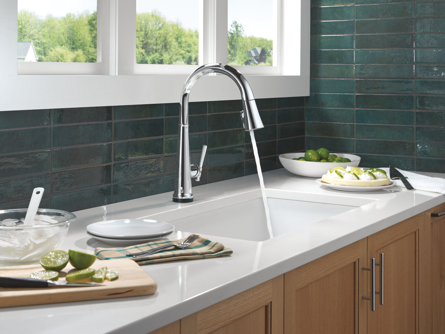 Touch<sub>2</sub>O® Technology Kitchen Faucet with Touchless Technology, image 14