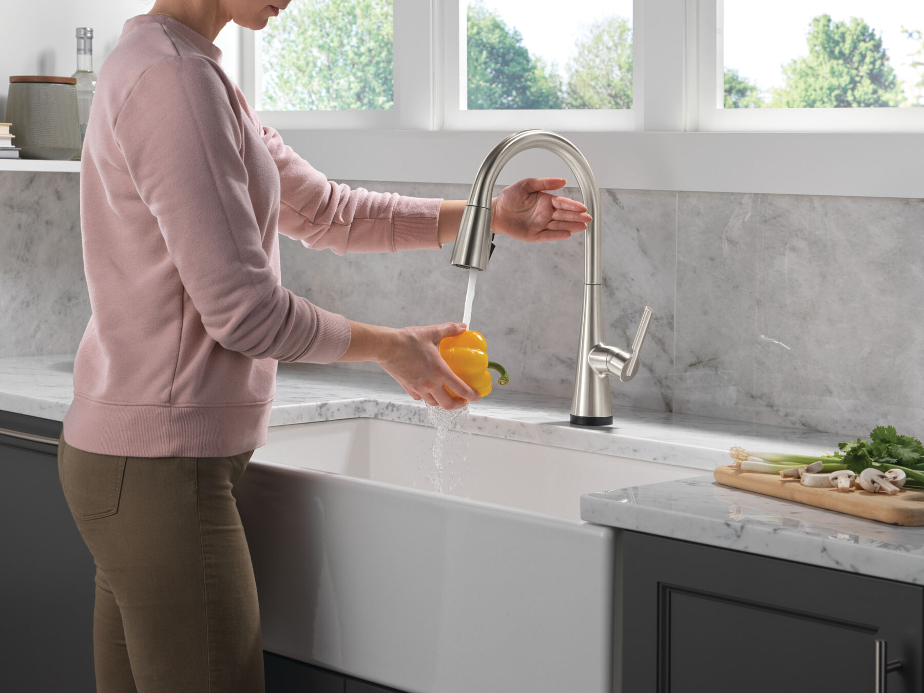 Single Handle Kitchen Pull-Down Faucet with Touch<sub>2</sub>O&reg; Technology (Recertified)