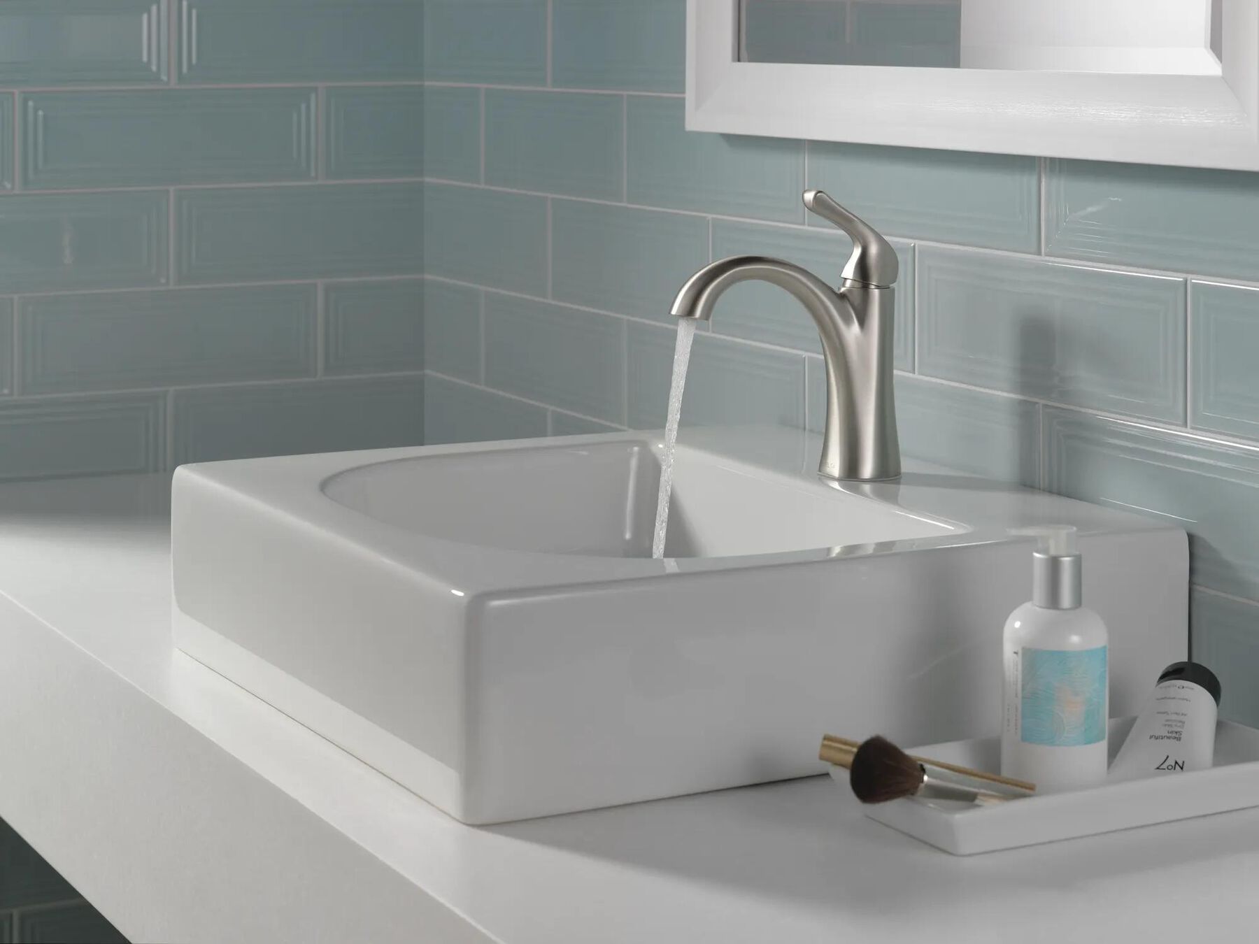 Single-Hole Bathroom Faucet (Recertified)