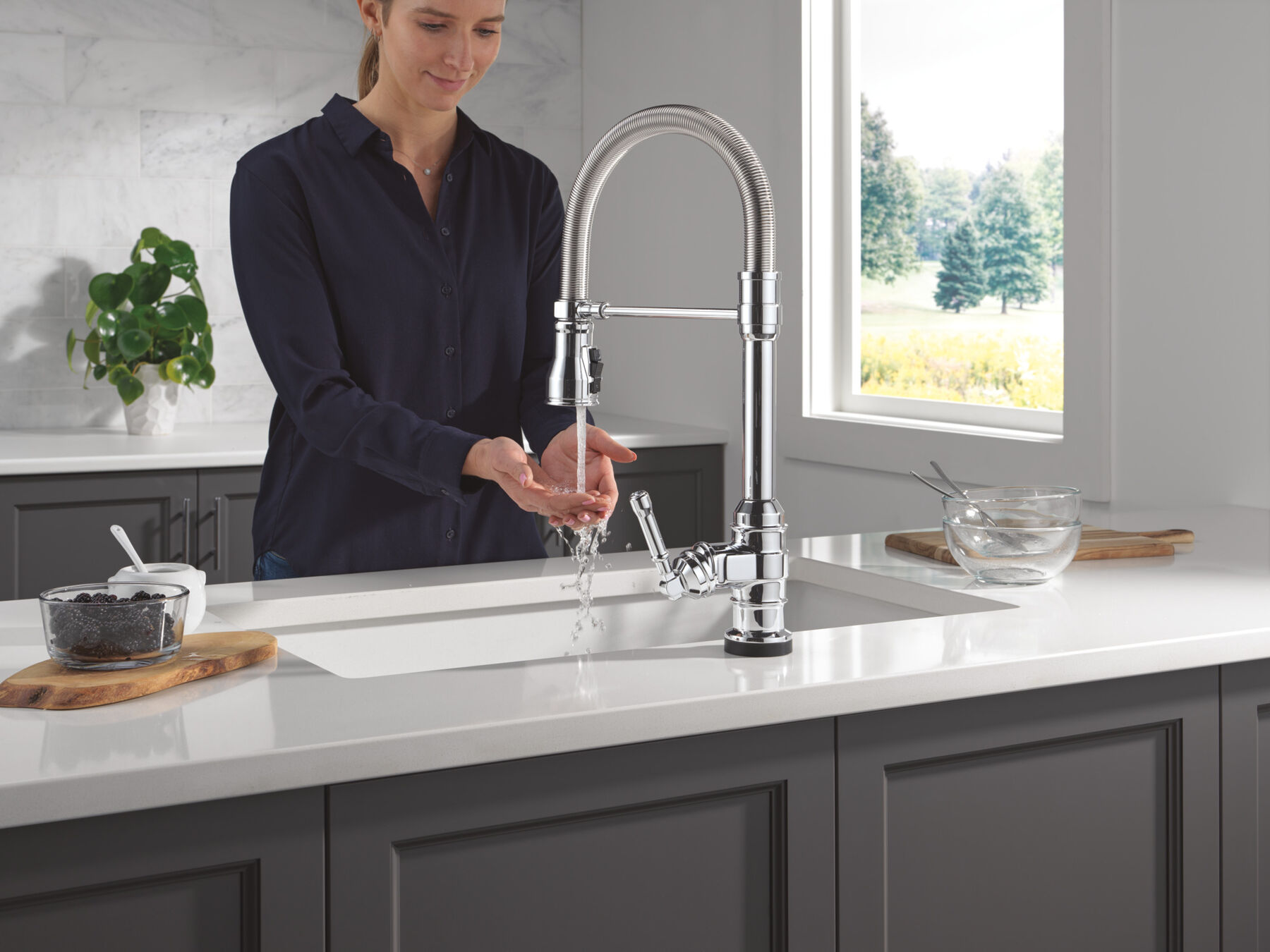 Touch<sub>2</sub>O® Technology Kitchen Faucet with Touchless Technology, image 5