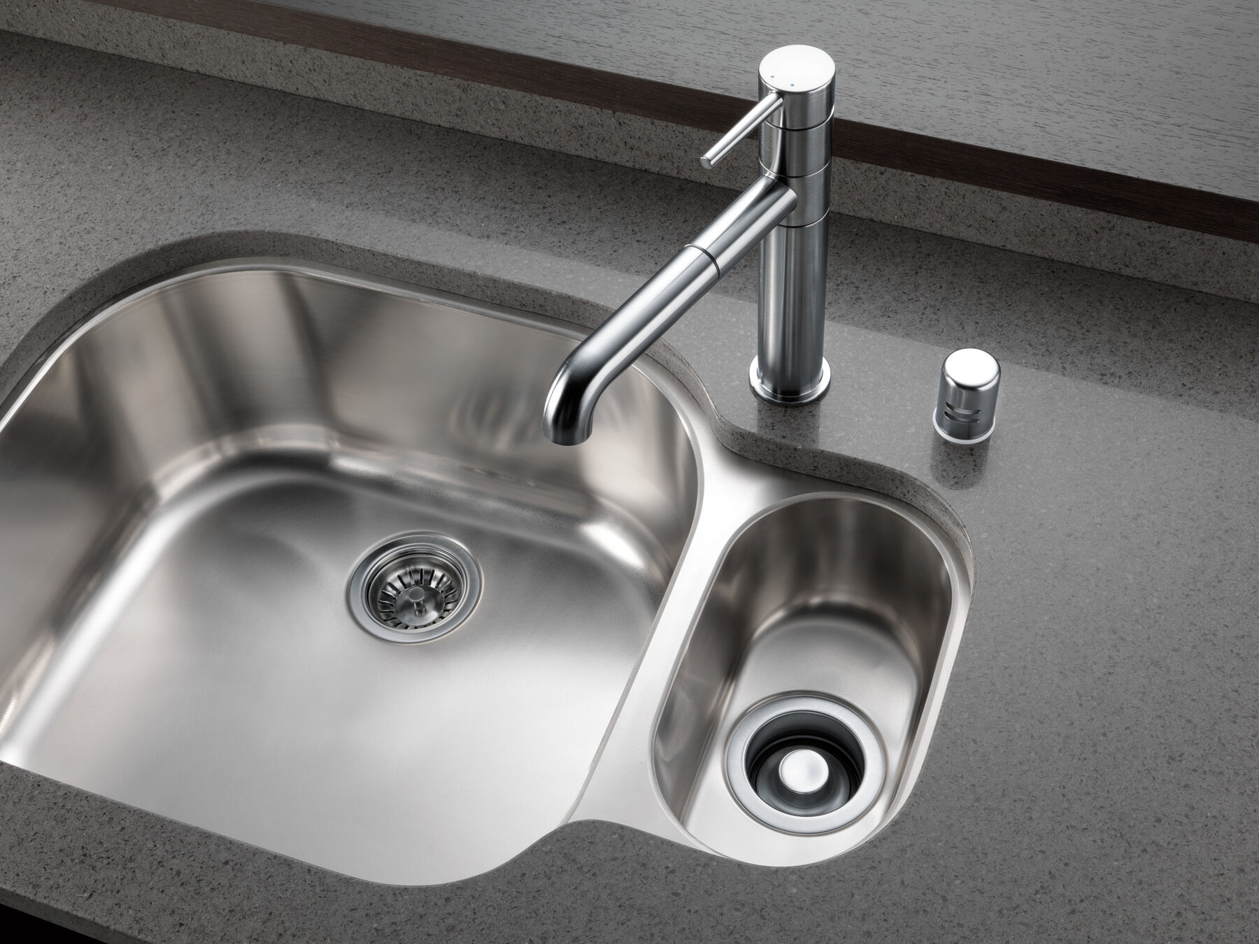 Single Handle Pull-Out Kitchen Faucet, image 1