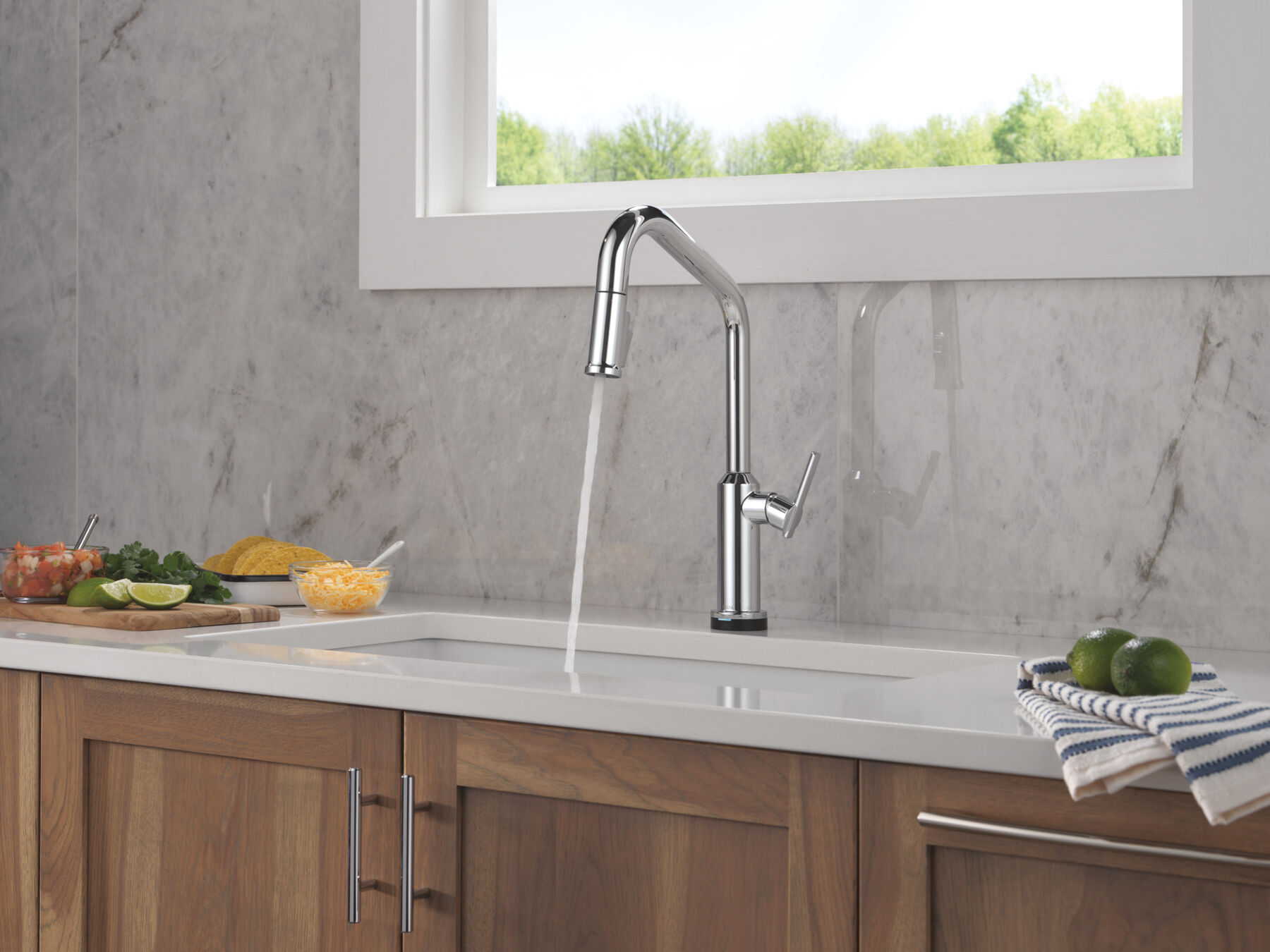 Touch2O&reg; Technology Kitchen Faucet with Touchless Technology, image 12