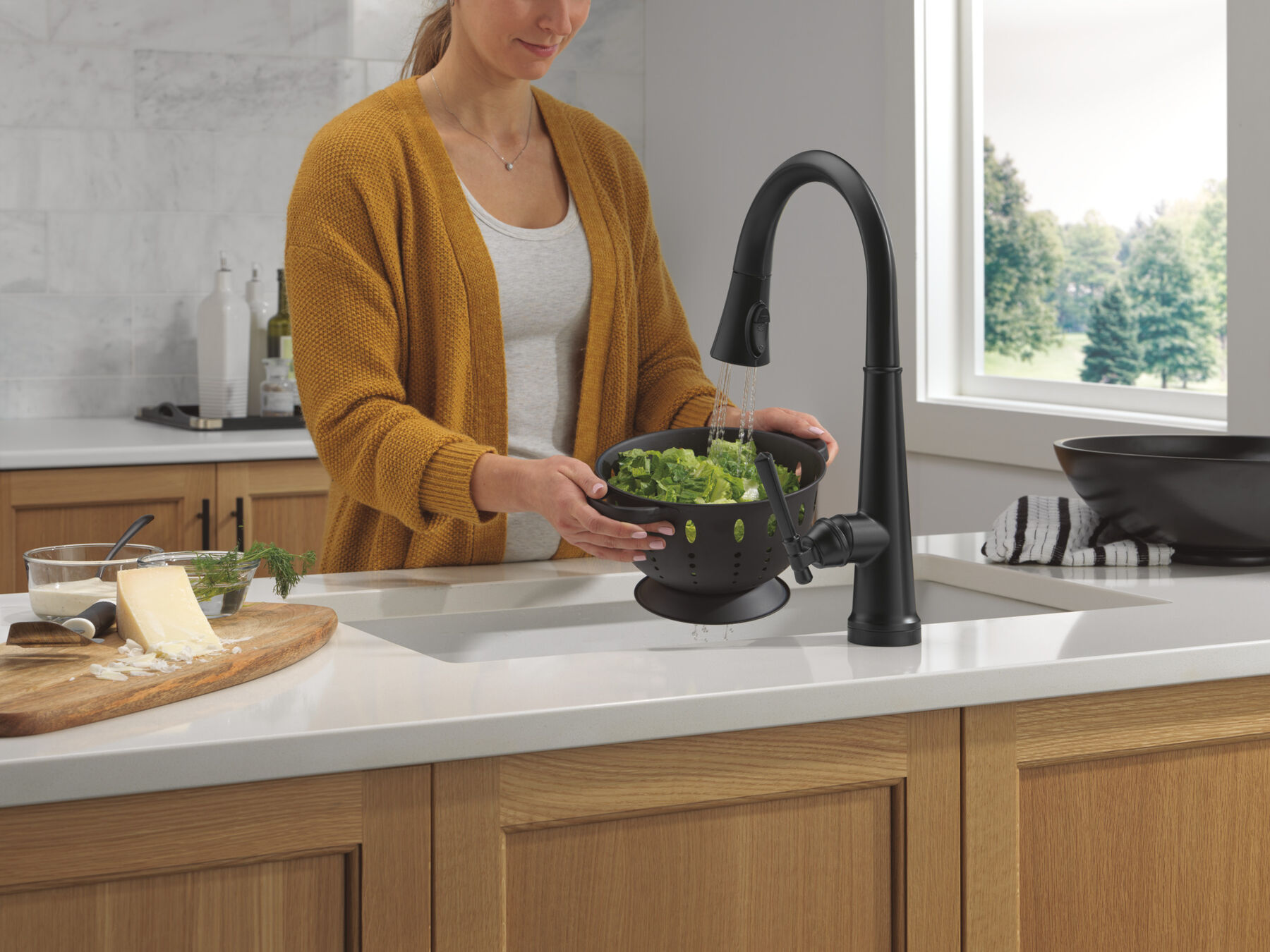 Touch<sub>2</sub>O® Technology Kitchen Faucet with Touchless Technology, image 7
