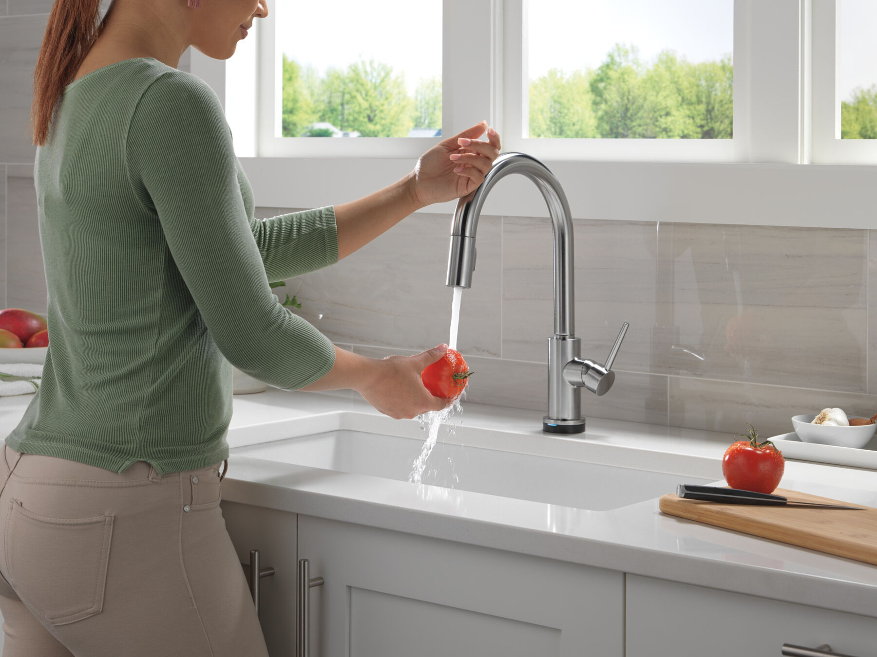 Touch2O with Touchless Technology Single Handle Pull-Down Kitchen Faucet with Soap Dispenser