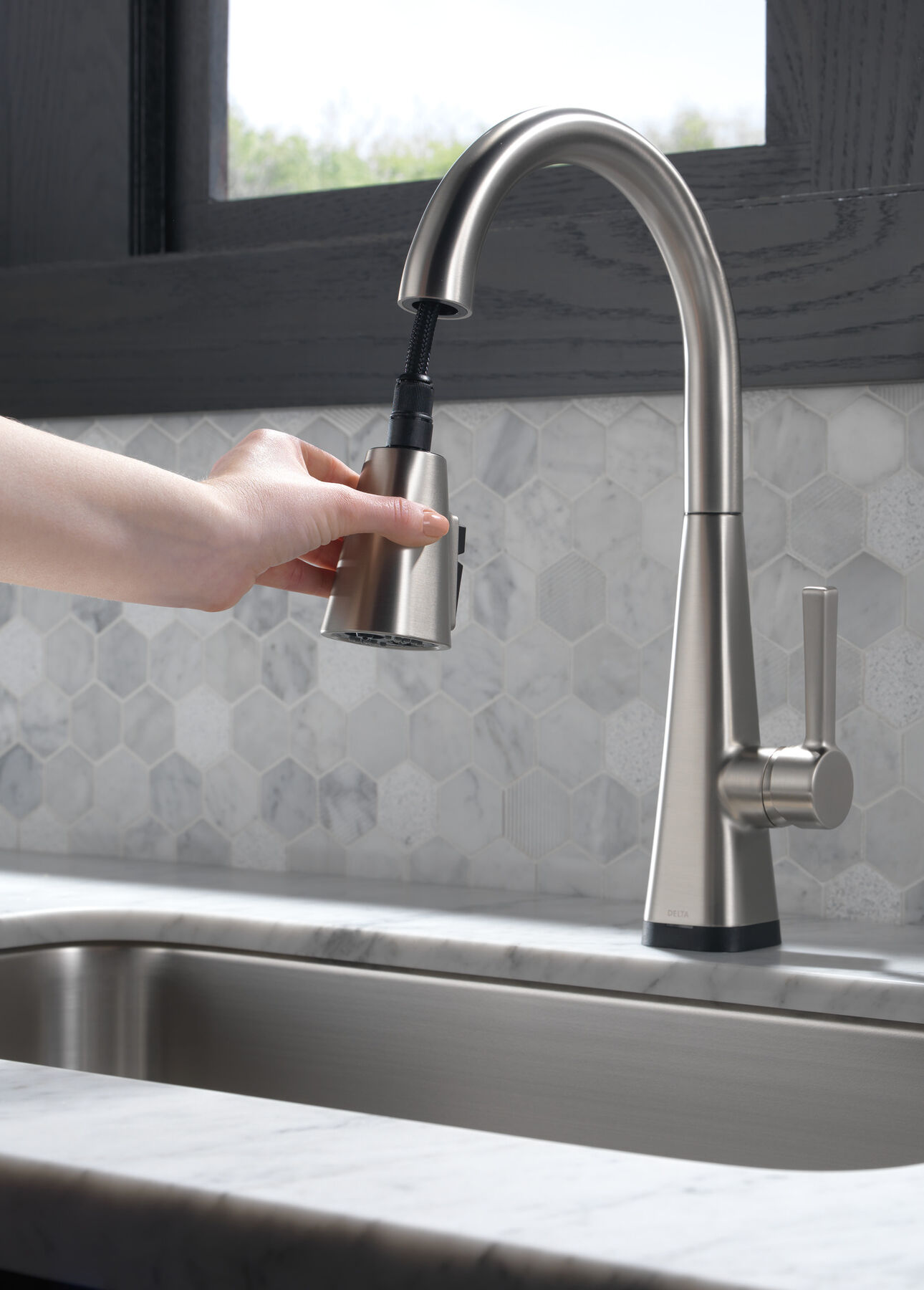 Single-Handle Pull-Down Kitchen Faucet with Touch<sub>2</sub>O® Technology, image 27