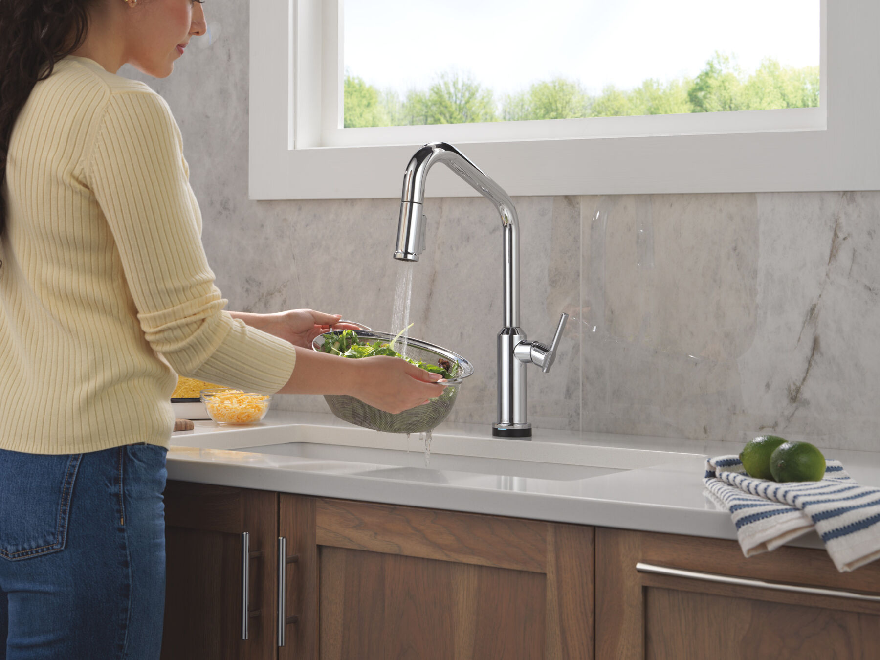 Touch2O&reg; Technology Kitchen Faucet with Touchless Technology, image 4