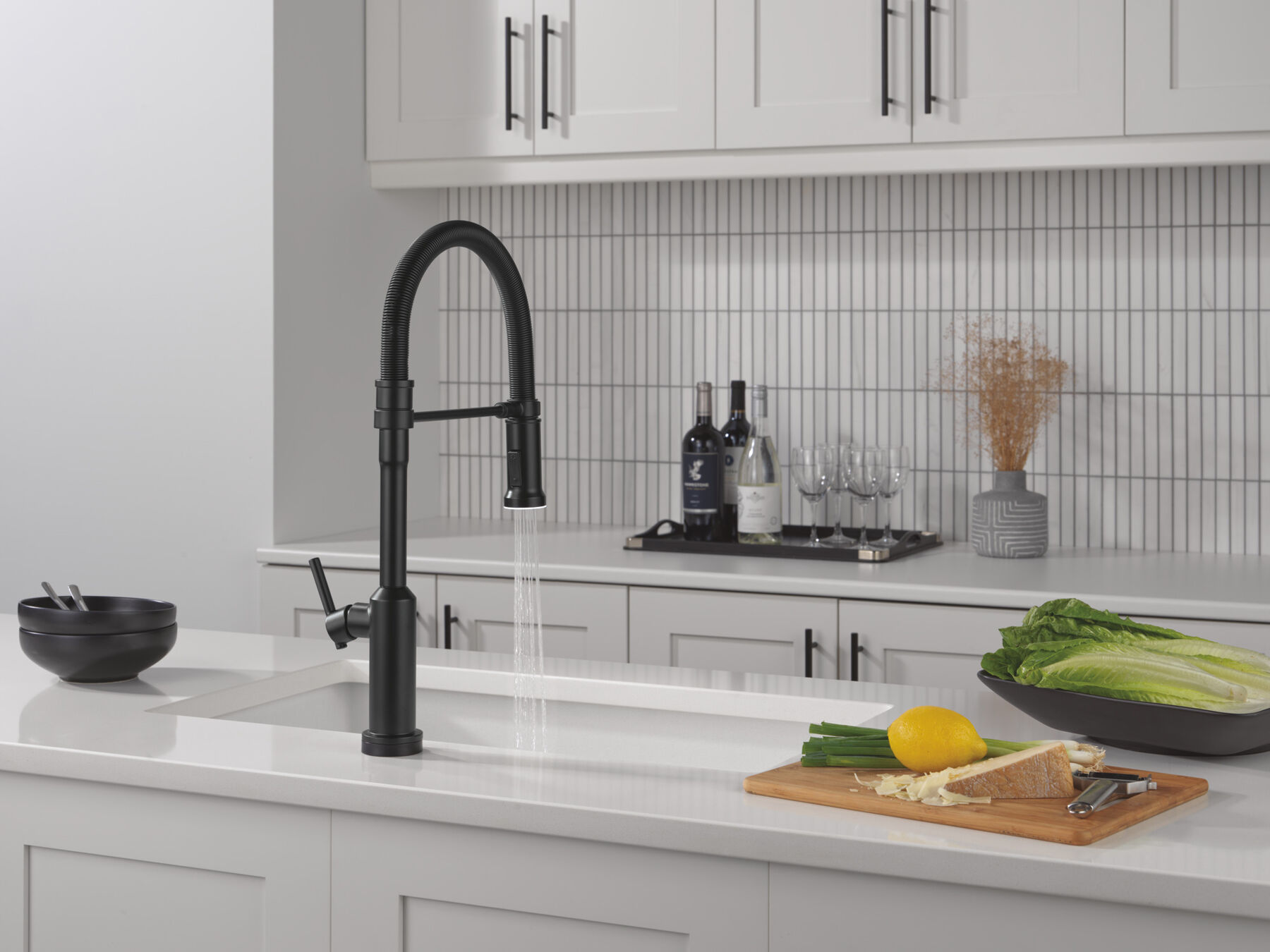 Touch2O&reg; Technology Kitchen Faucet with Touchless Technology, image 18