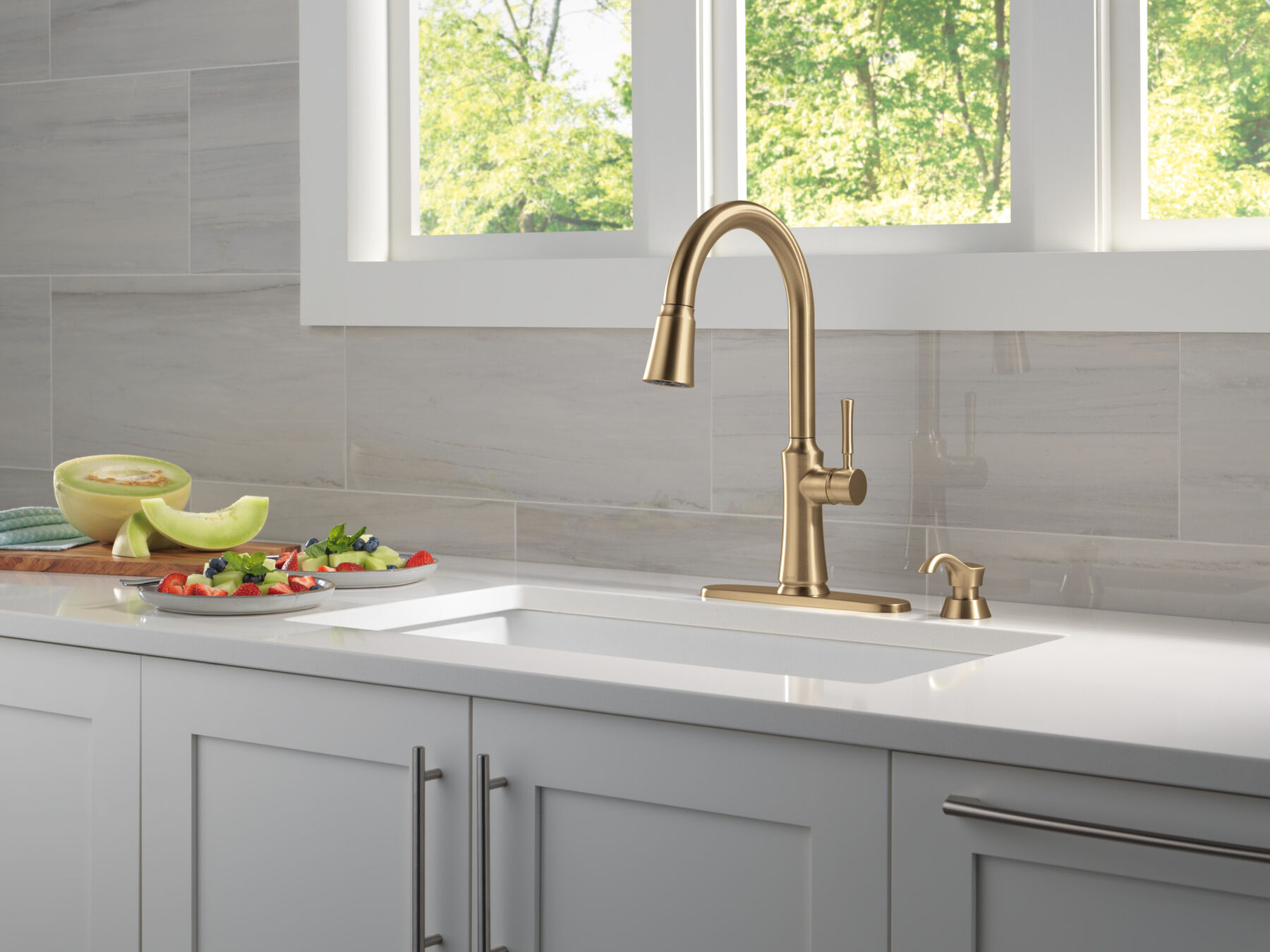 Single Handle Kitchen Pull-Down Faucet w/ Soap Dispenser, image 2