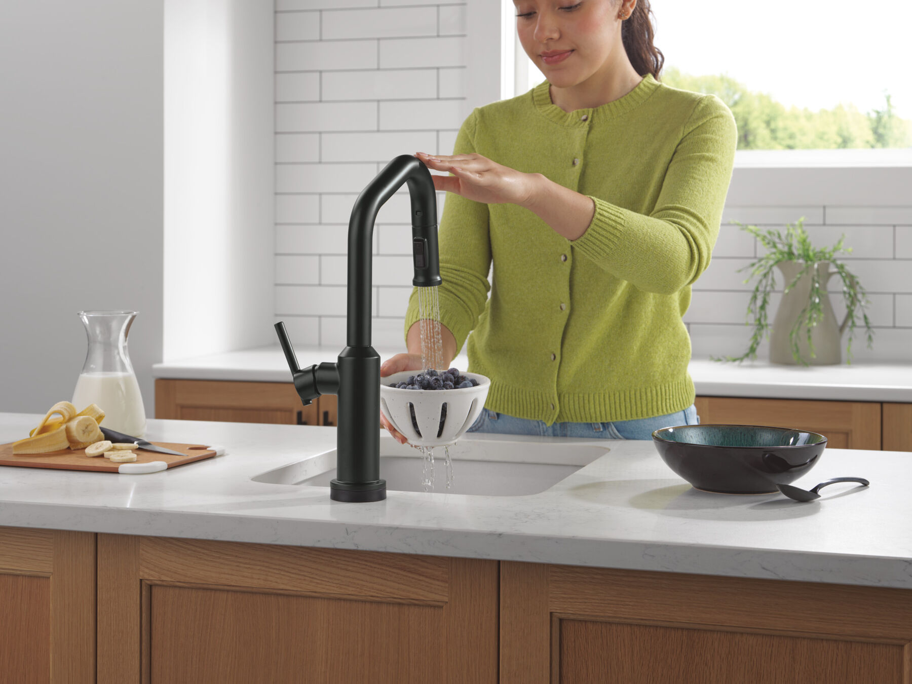 Touch2O&reg; Bar / Prep Faucet with Touchless Technology, image 5