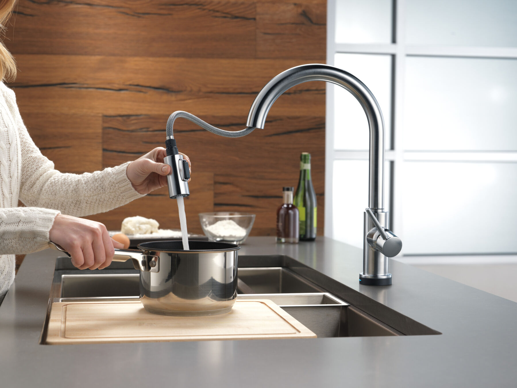 Single Handle Pull-Down Kitchen Faucet with Touch (Recertified), image 4