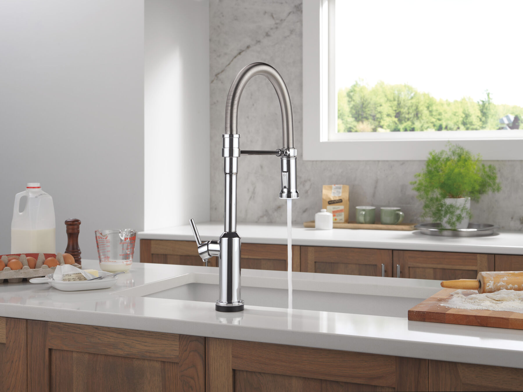 Touch2O&reg; Technology Kitchen Faucet with Touchless Technology, image 9