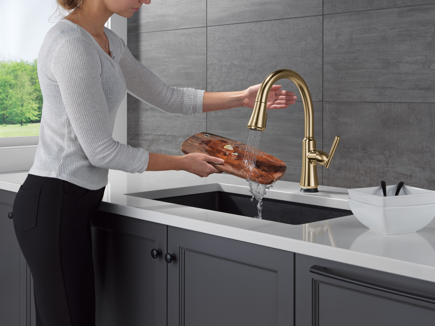 Touch<sub>2</sub>O&reg; Technology Kitchen Faucet with Touchless Technology