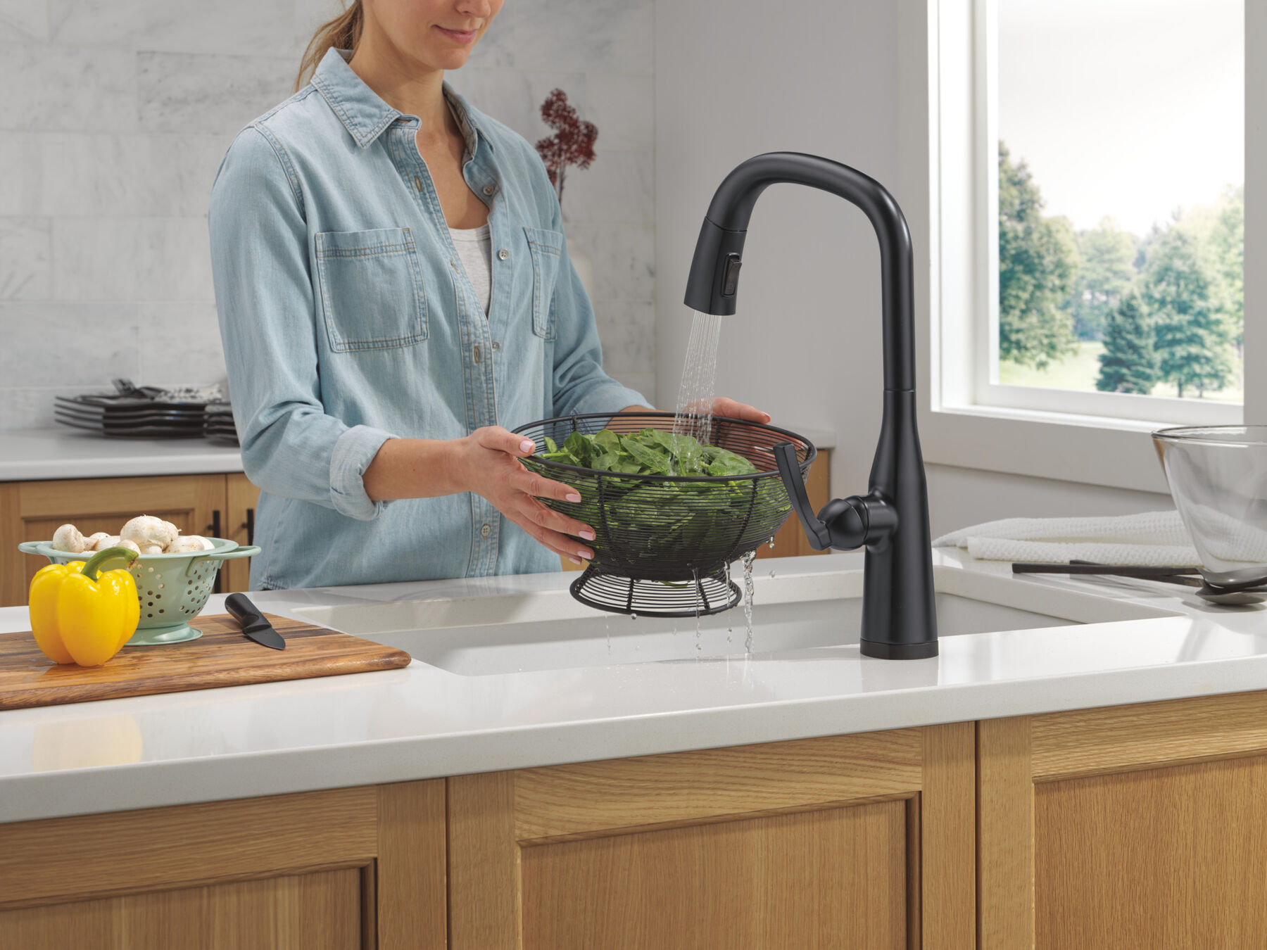 Touch<sub>2</sub>O&reg; Technology Kitchen Faucet with Touchless Technology