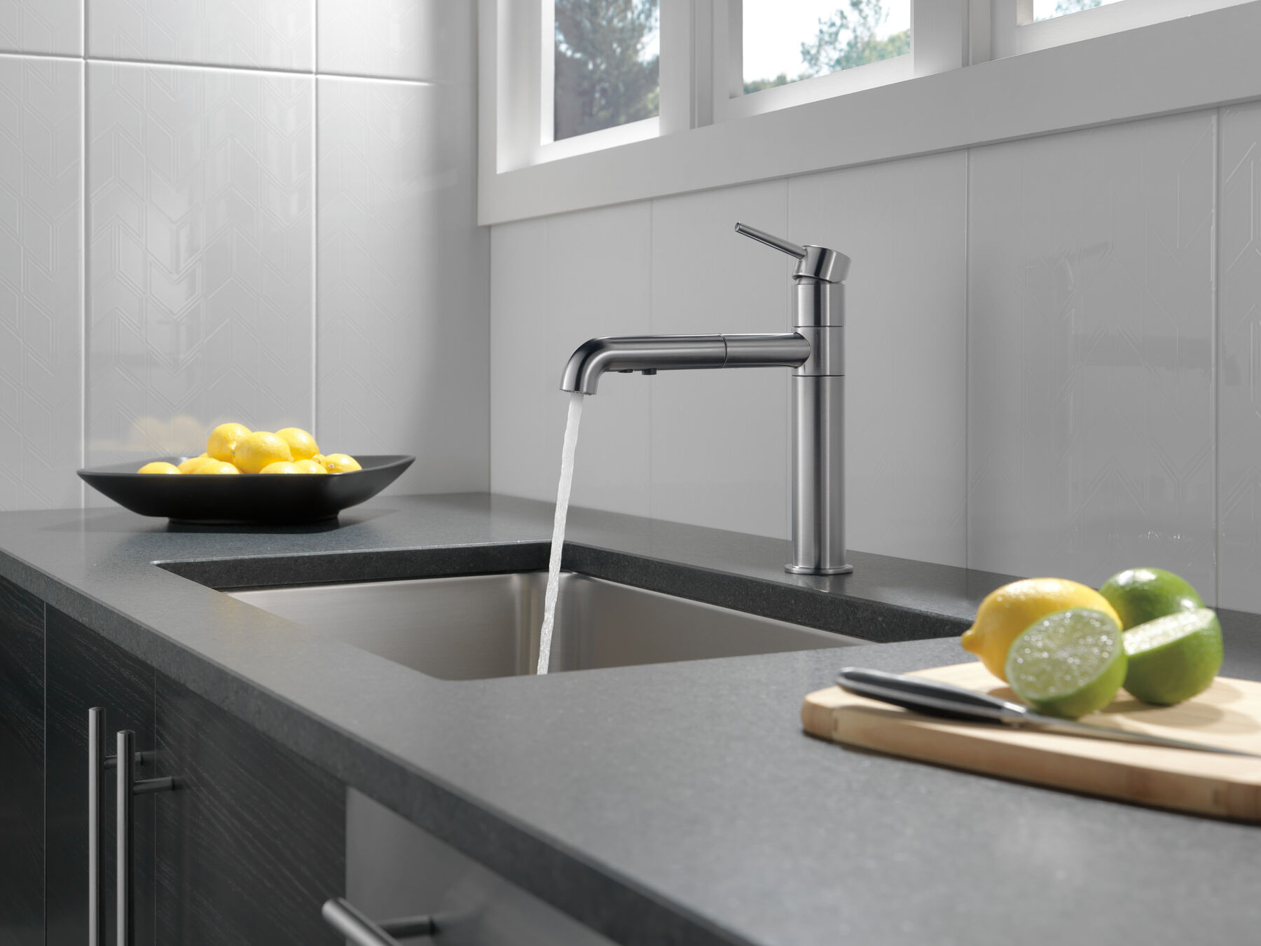Single Handle Pull-Out Kitchen Faucet