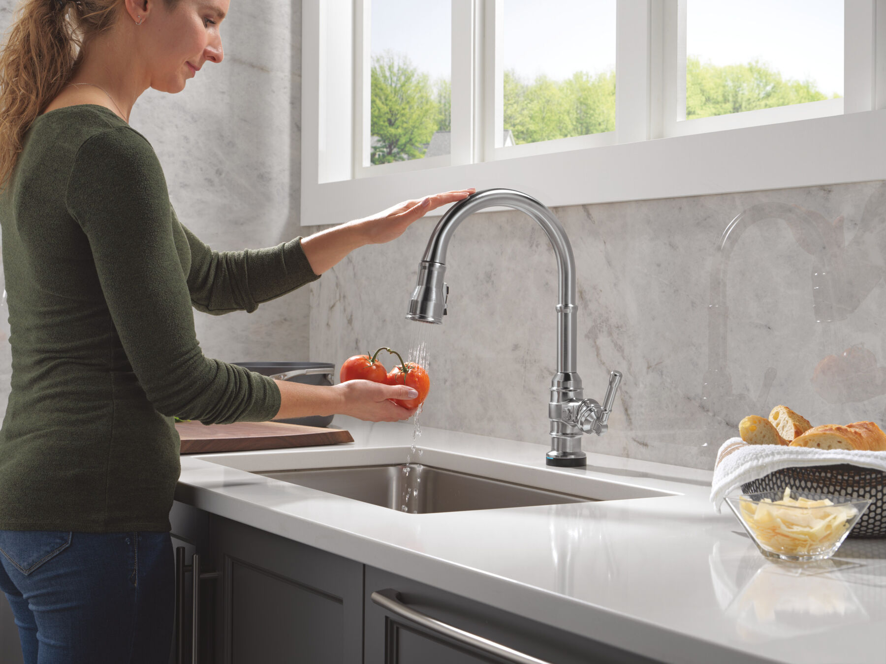 Touch<sub>2</sub>O&reg; Technology Kitchen Faucet with Touchless Technology