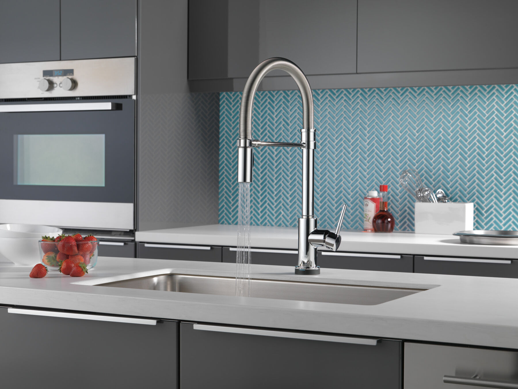 Single-Handle Pull-Down Spring Kitchen Faucet with Touch<sub>2</sub>O&reg; Technology (Recertified)