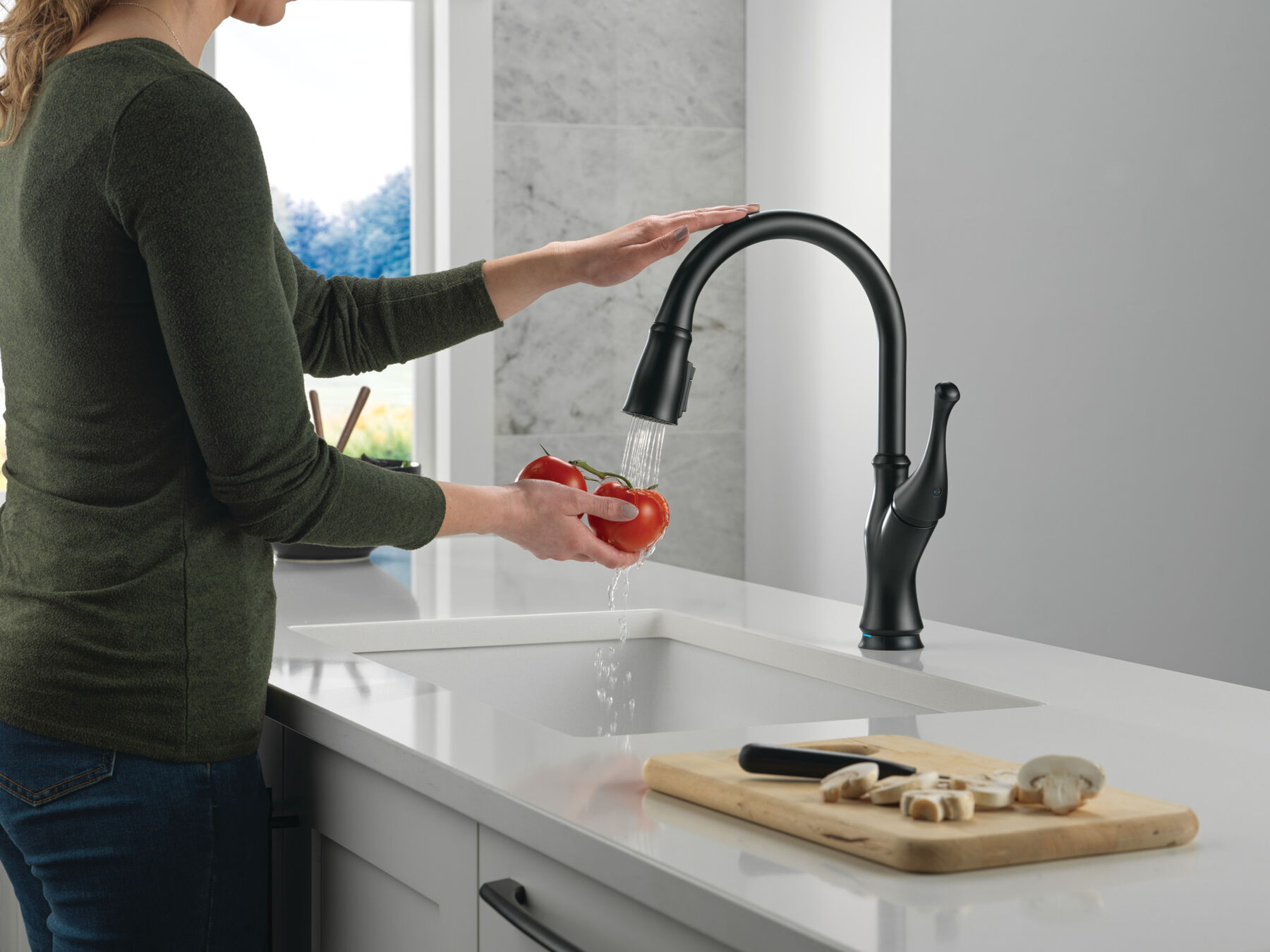Touch<sub>2</sub>O&reg; Technology Kitchen Faucet with Touchless Technology