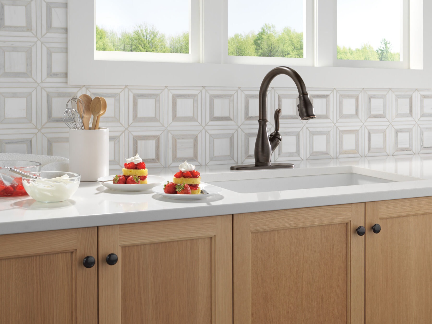 Touch2O&reg; with Touchless&trade; Pull-Down Kitchen with Soap Disp Bundle