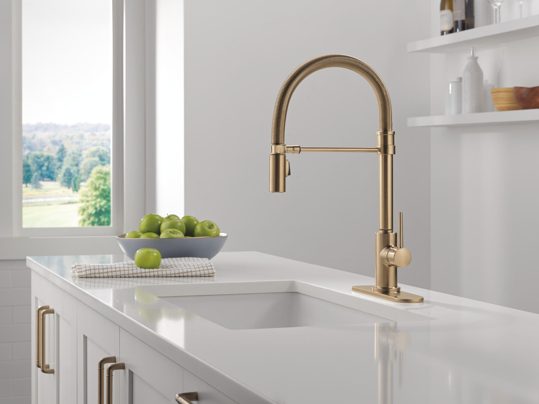 Single-Handle Pull-Down Spring Kitchen Faucet