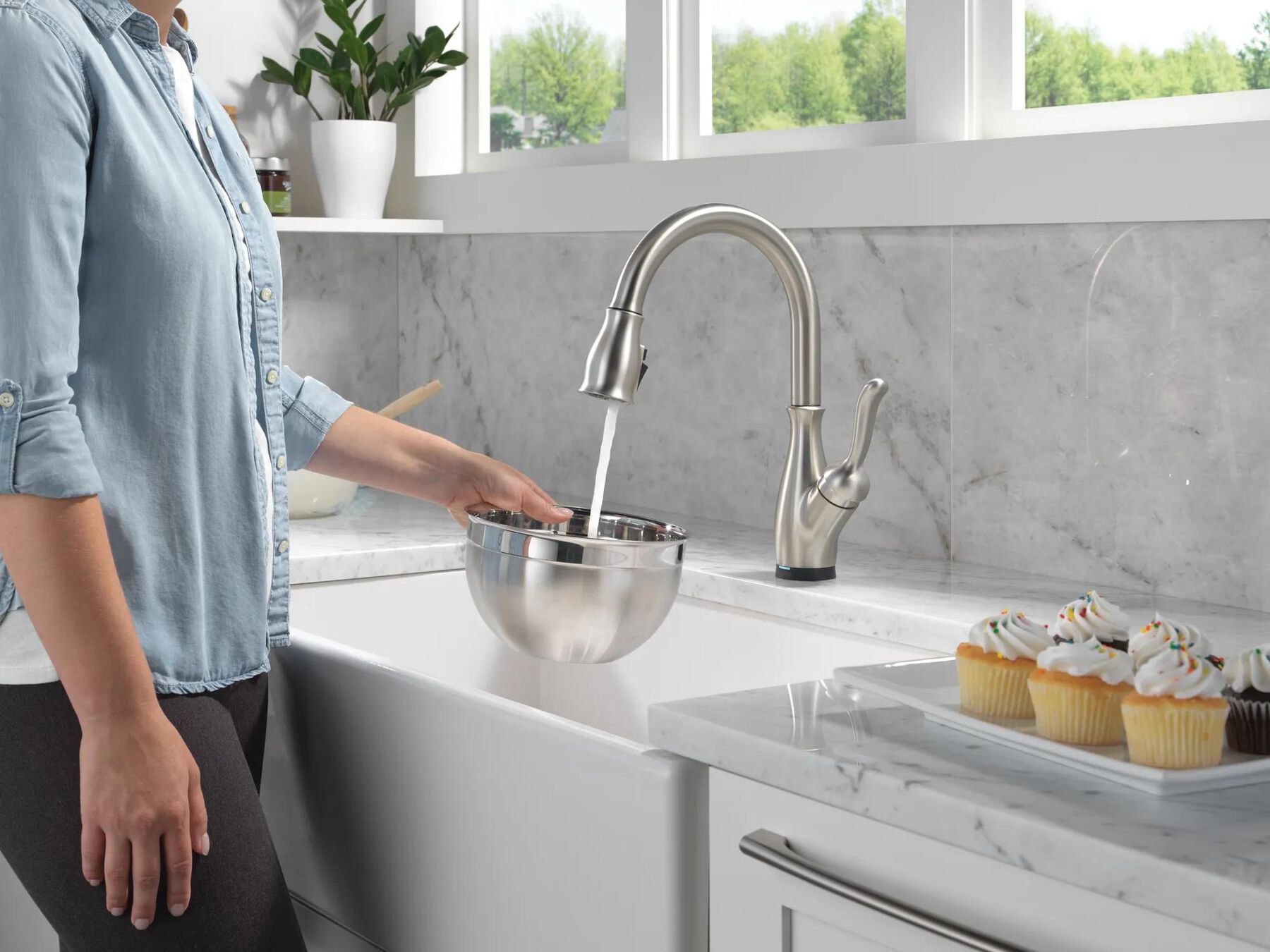 VoiceIQ&reg; Kitchen Faucet with Touch<sub>2</sub>O&reg; Technology with Touchless Technology