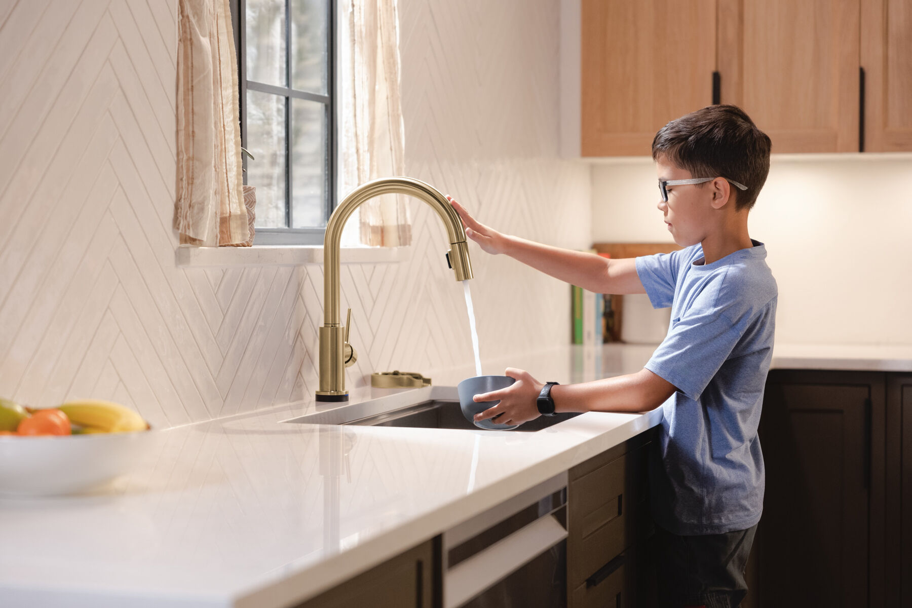 Touchless Pull-Down Kitchen Faucet w/Voic (Recertified)